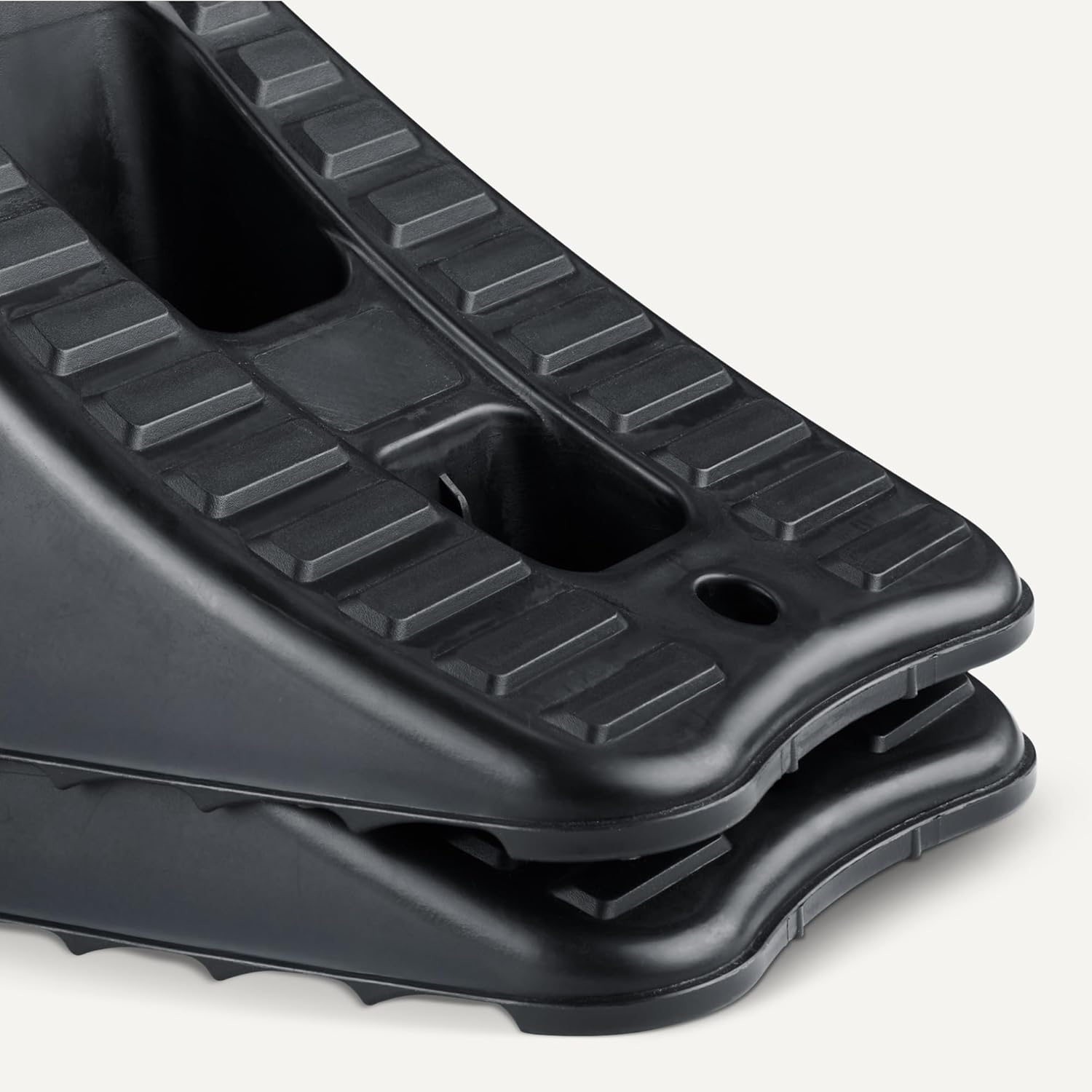 Thumbnail 2 de Amazon Basics Unterlegkeile für Autos – 2er-Set, Kunststoff, Einheitsgröße, Schwarz