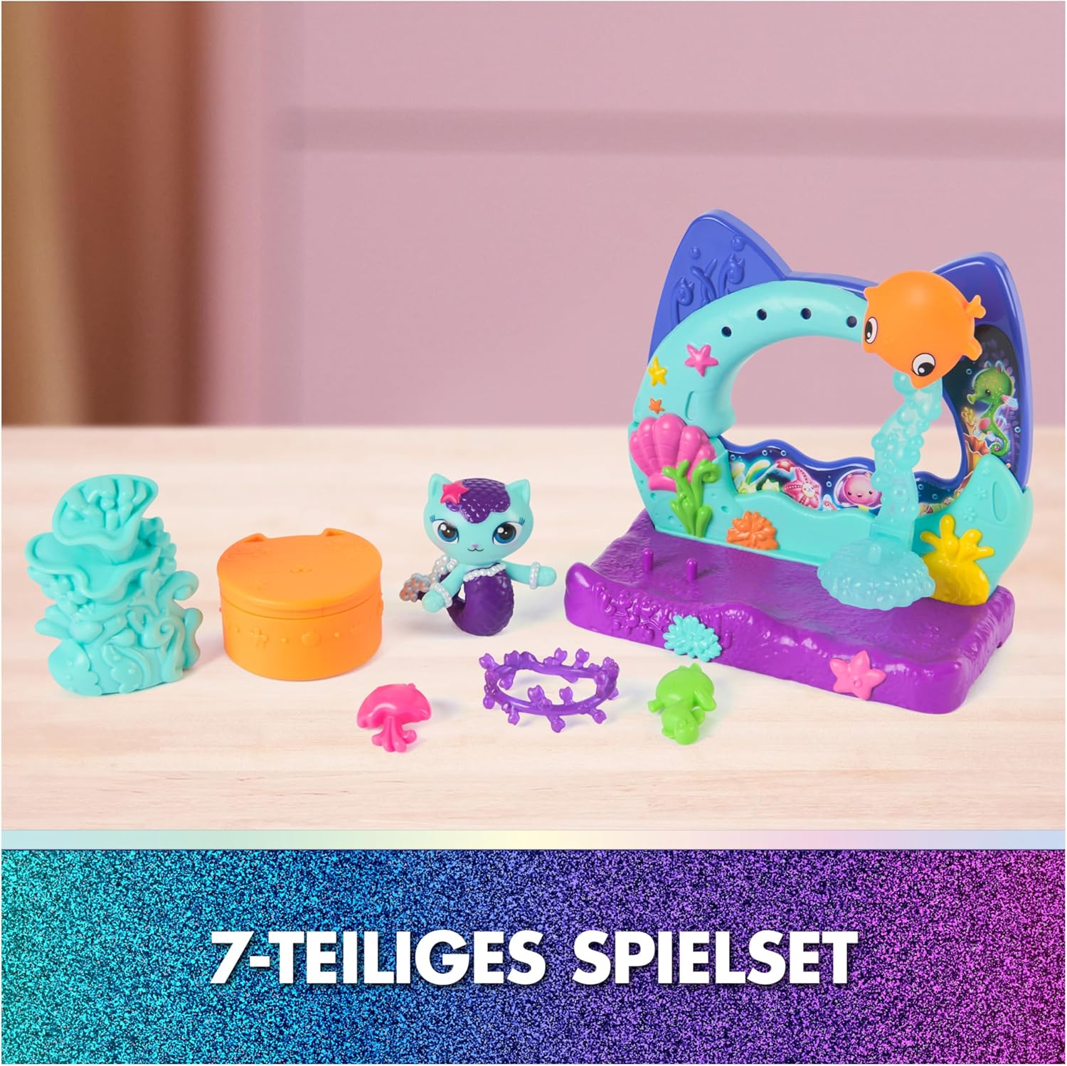 Detalle 2 de DREAMWORKS GABBY’S DOLLHOUSE: Der Film – Balkon-Spielset „Merkätzchens Aquarium“ (7-teilig)
