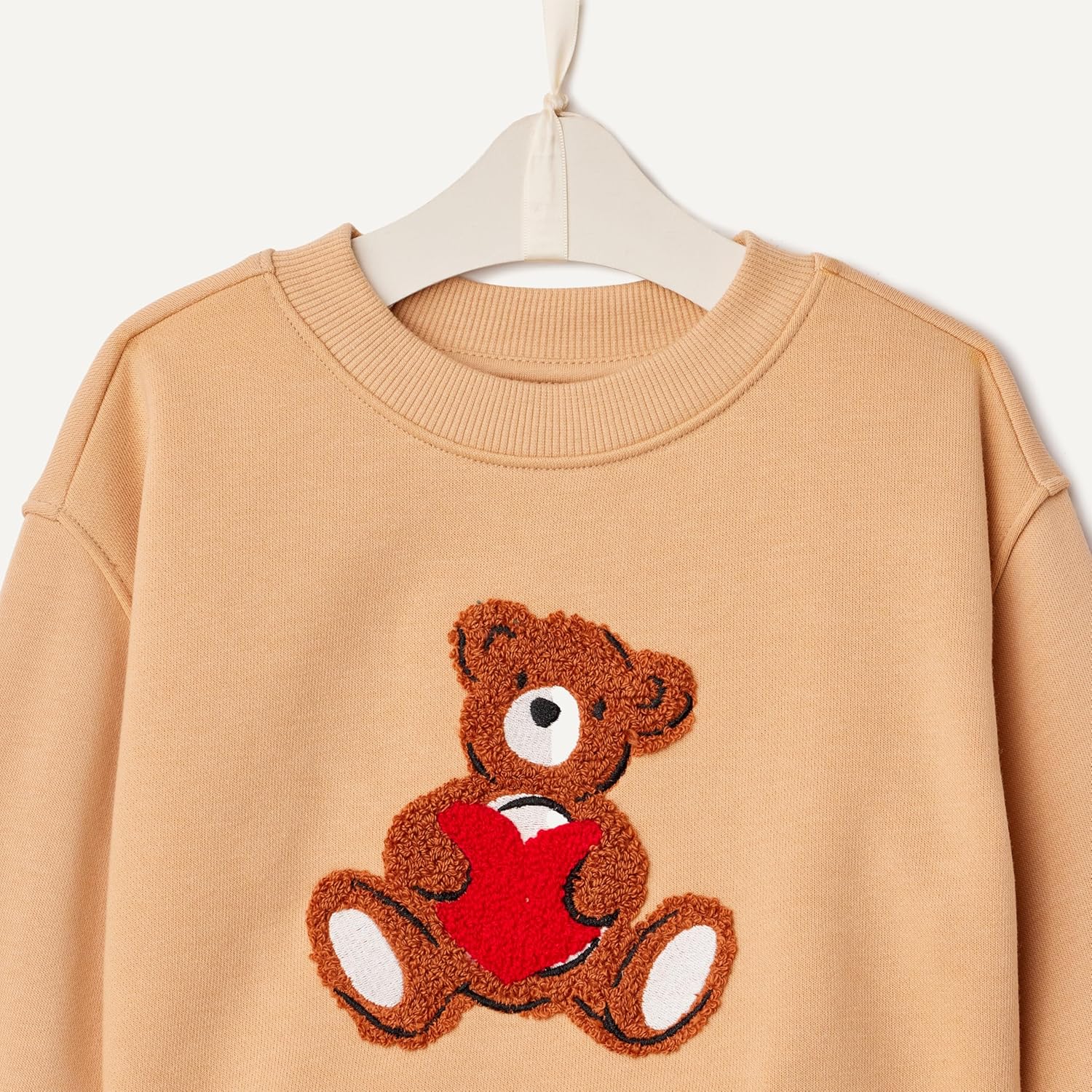 Thumbnail 4 de Amazon Essentials x Sofia Grainge Toddlers and Baby Girls' French Terry Trouser and Top Set