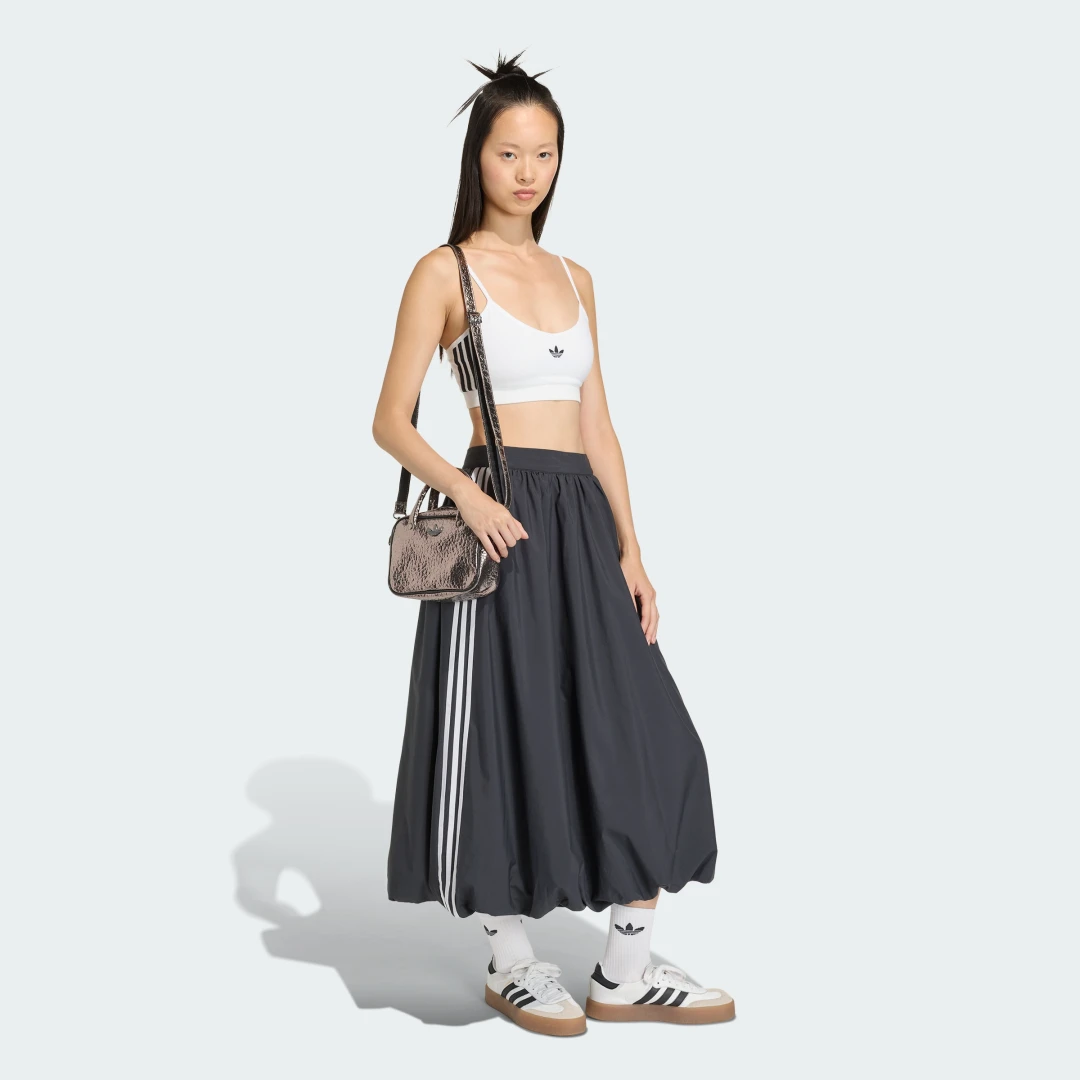 Detalle de Falda Larga Balloon de Adidas: versátil, cómoda y para cualquier look