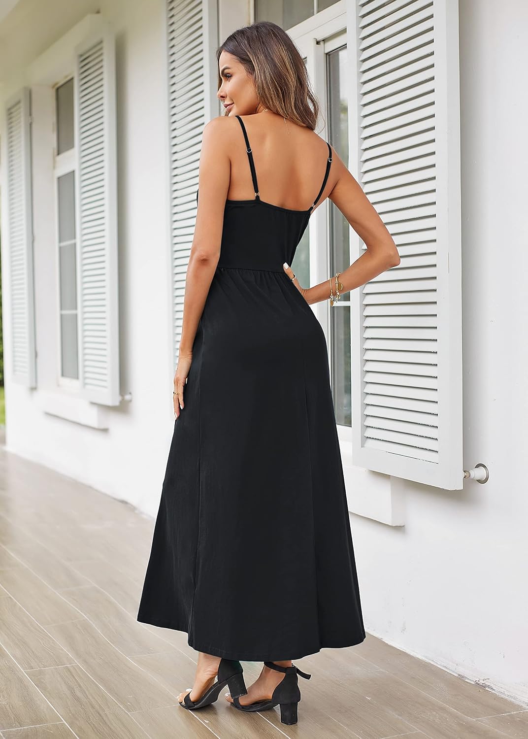 Detalle de Sommerkleid Damen mit V-Ausschnitt und Schlitz