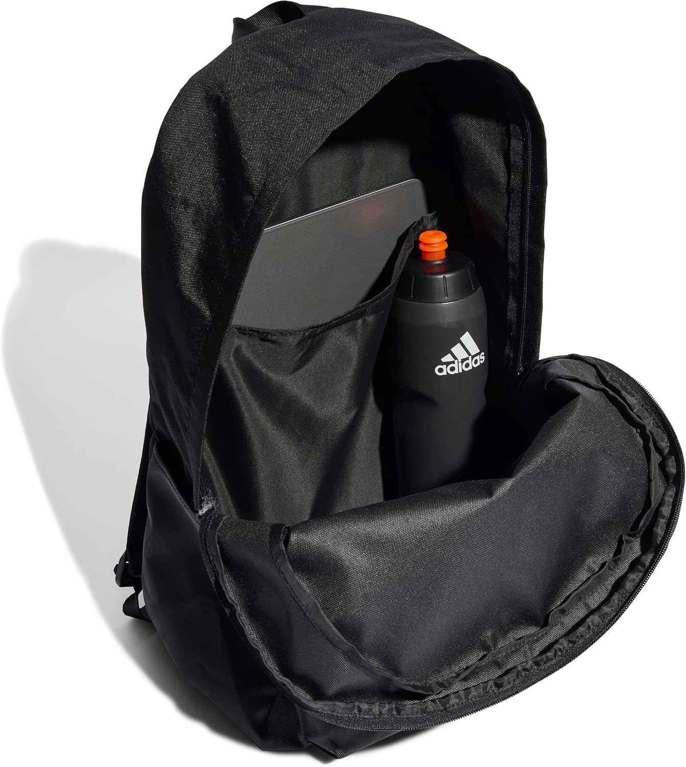 Detalle 2 de adidas Unisex Classic 3Bars Backpack – 27,5 l, 15 × 31 × 44 cm, recyceltes Polyester