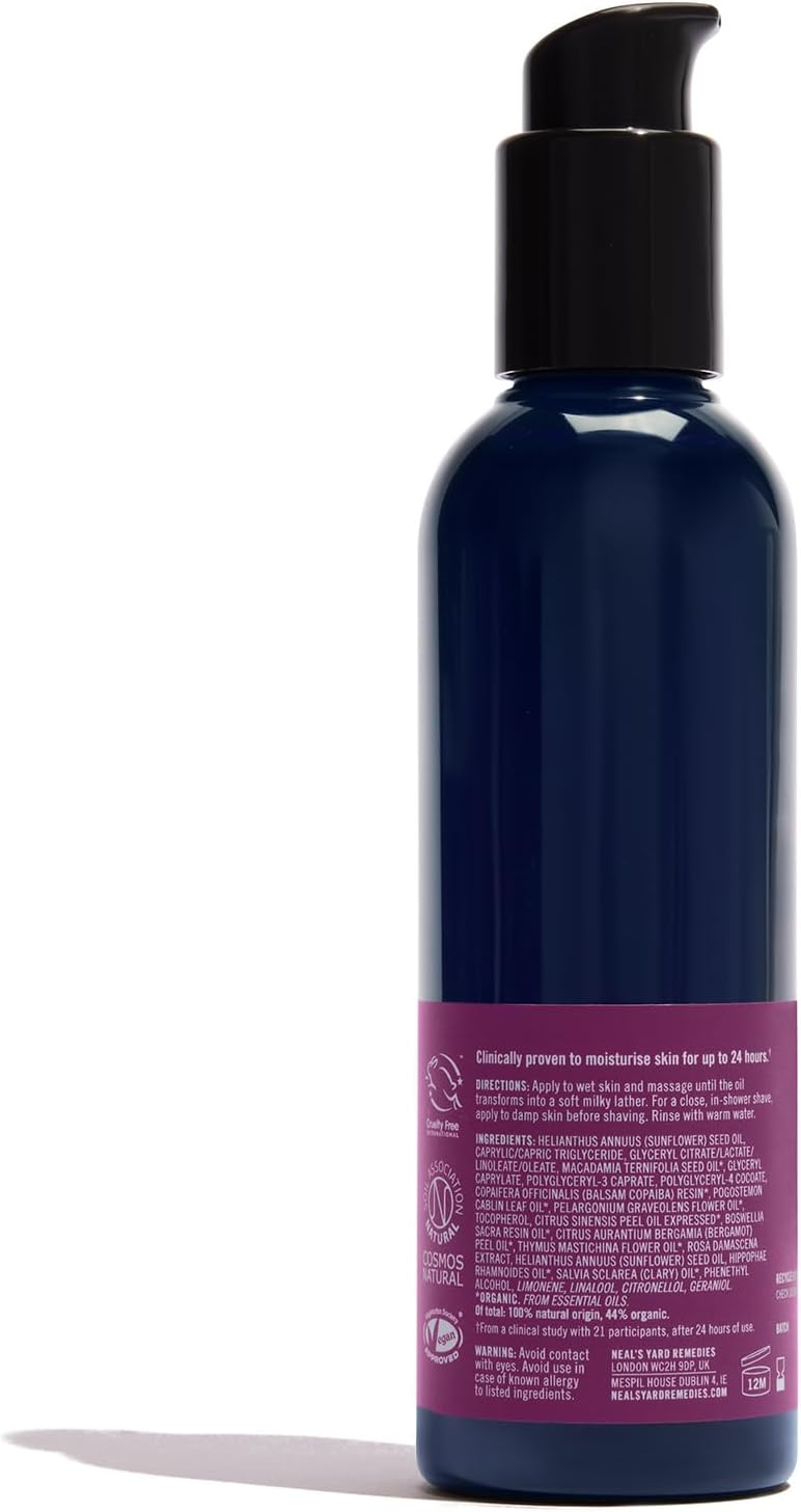Detalle 2 de Neal's Yard Remedies Women’s Balance Shower Oil (200ml) nourishing cleansing oil
