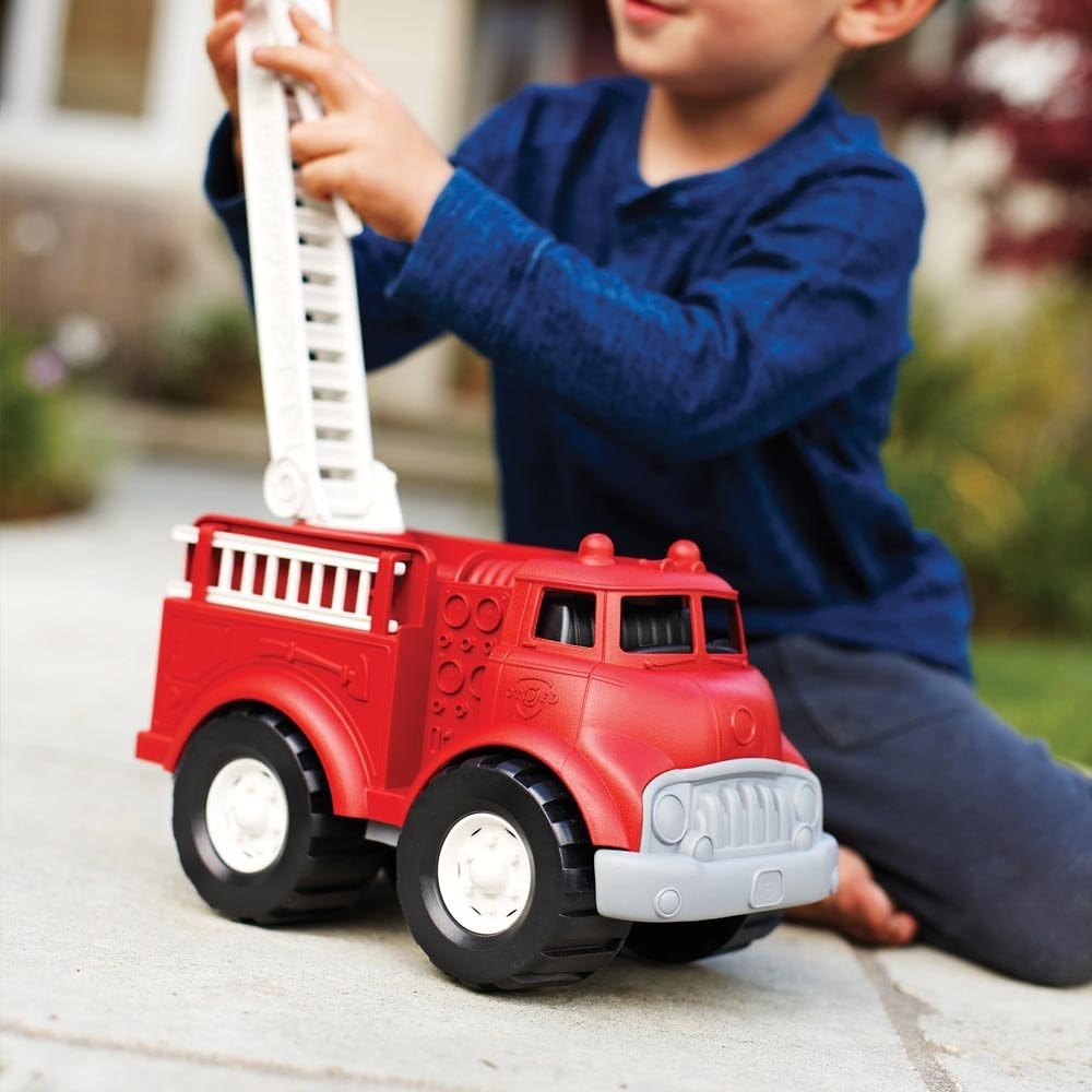 Detalle 2 de Green Toys Fire Truck imaginative play toy ๐