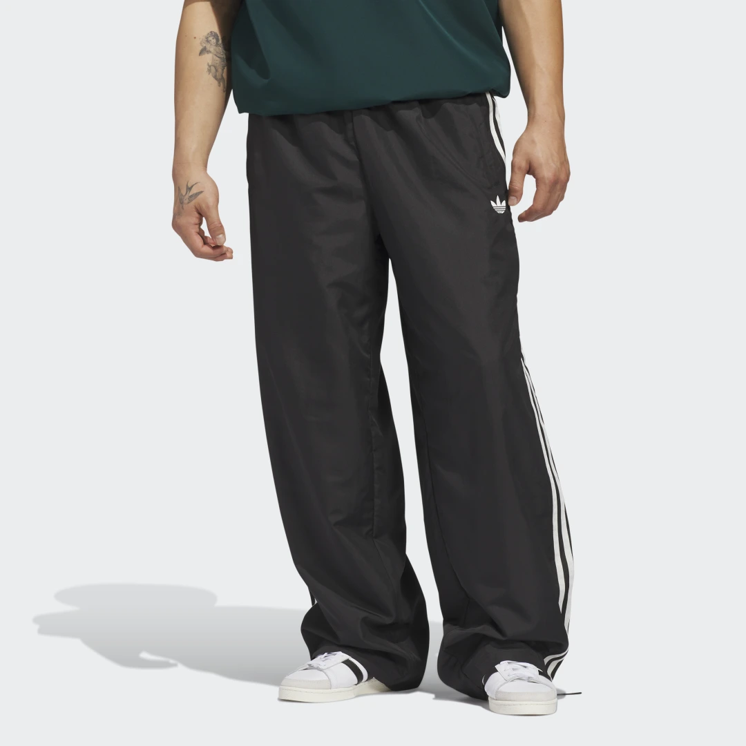 Detalle de Pantalón cortavientos de baloncesto Originals de Adidas — negro