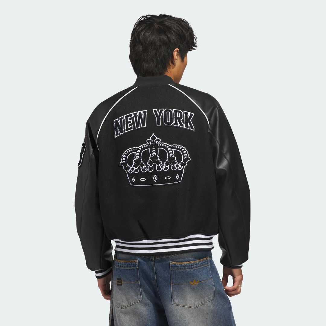 Detalle 2 de CHAQUETA VARSITY SKATEBOARD x TYSHAWN de Adidas