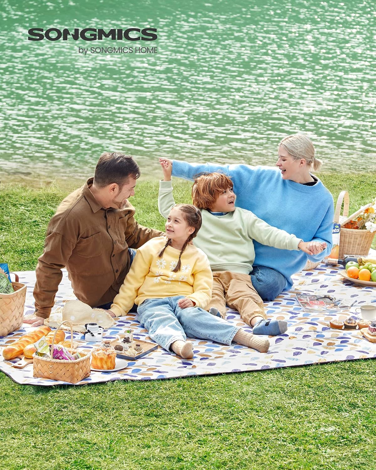 Detalle 2 de SONGMICS Picnic Blanket 300 x 200 cm: Large, Waterproof, Foldable Leaf Pattern Mat