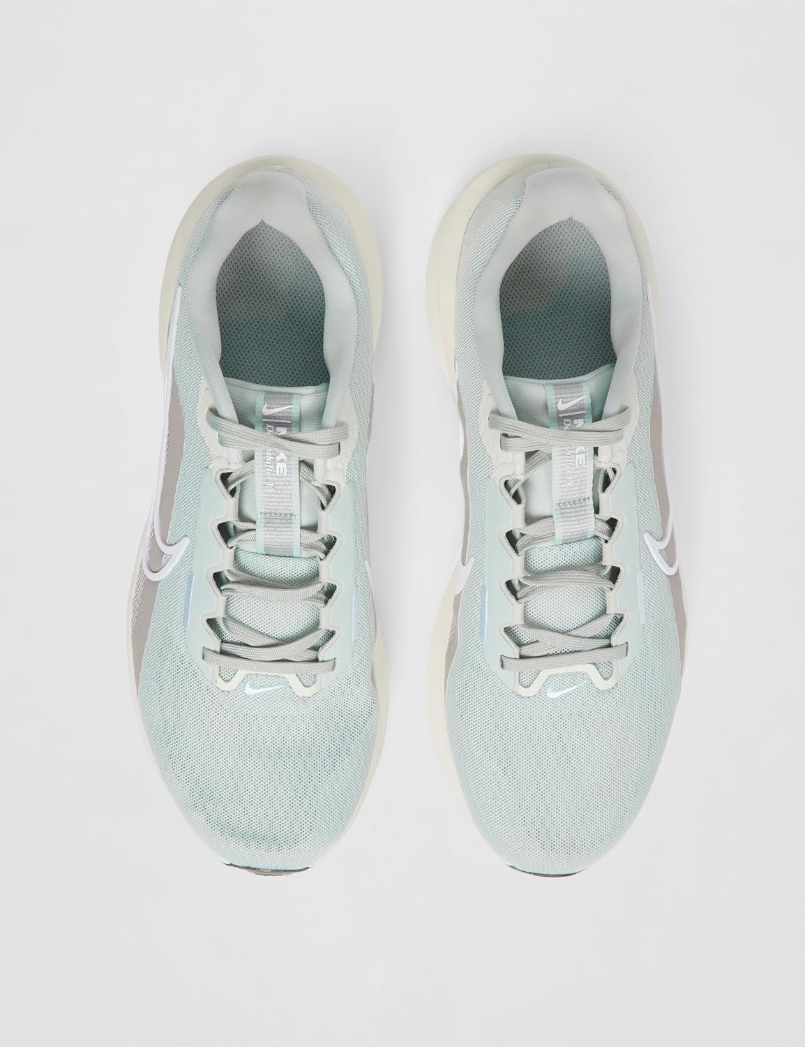 Detalle de Nike Men's Downshifter 13 Sneaker: comfort, leggerezza e stile per ogni giornata