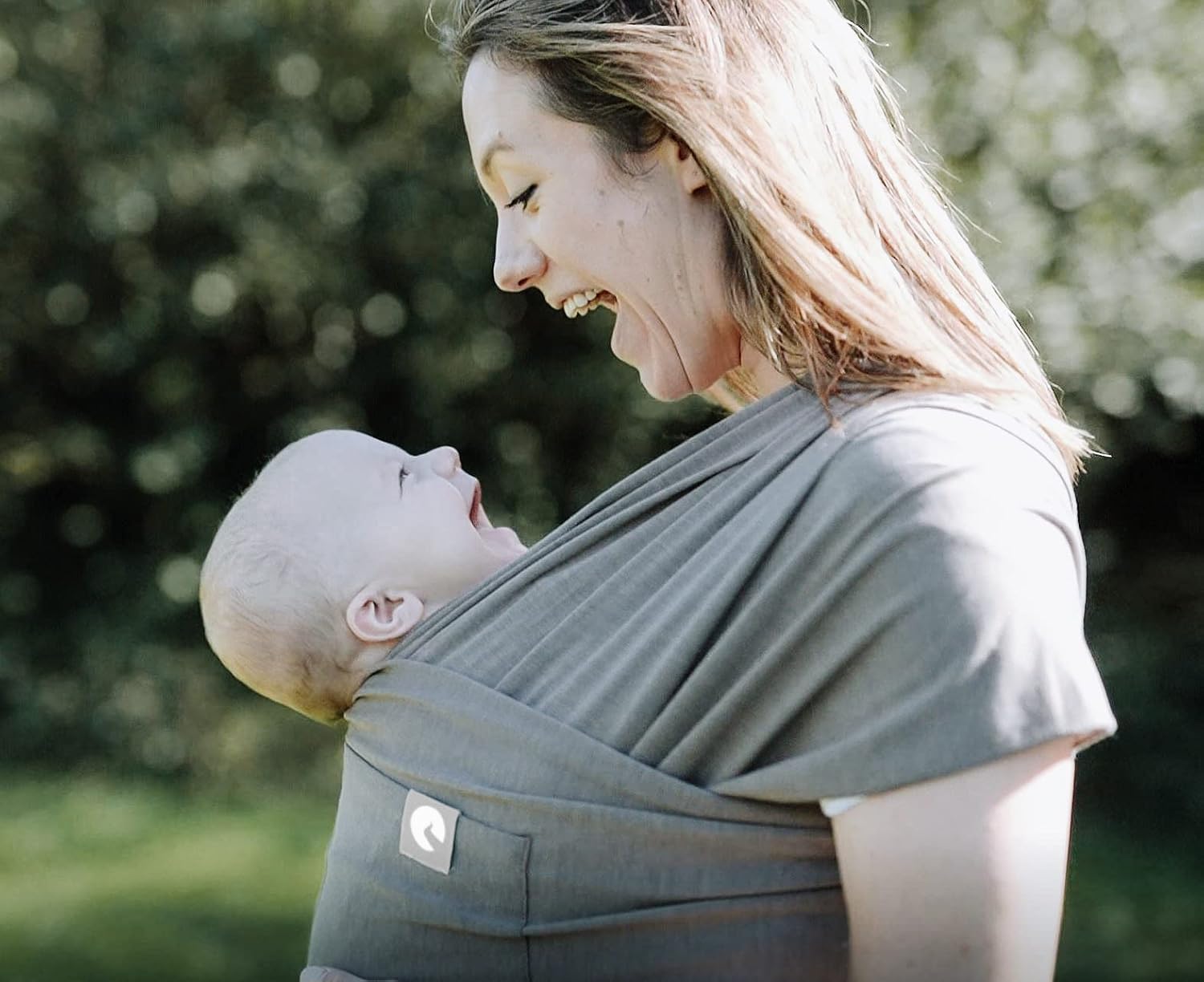 Detalle de Baby Sling Wrap with Large Front Pocket by Trekki (Blue) – Naturally Soft Cotton, Birth to Toddler