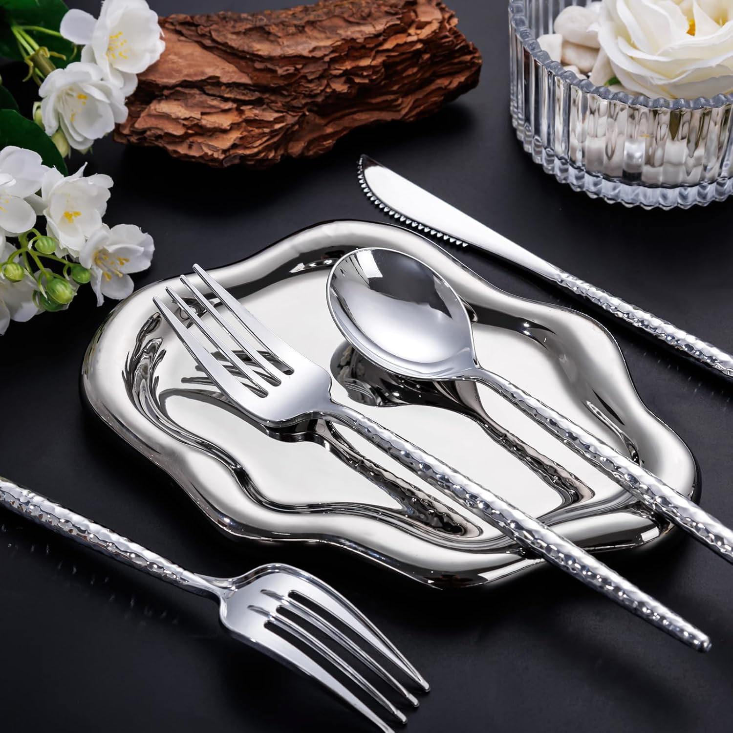 Detalle 2 de SUT 150PCS Silver Plastic Silverware Set with Hammered Finish