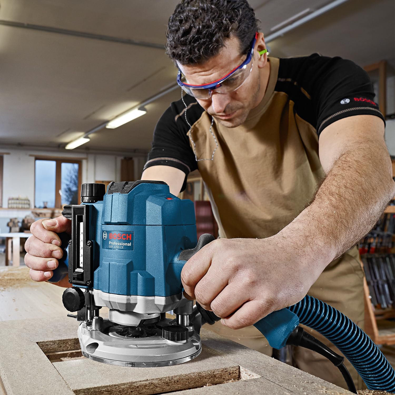 Thumbnail 4 de Bosch Professional GOF 1250 CE : défonceuse plongeante ergonomique pour réglage micrométrique