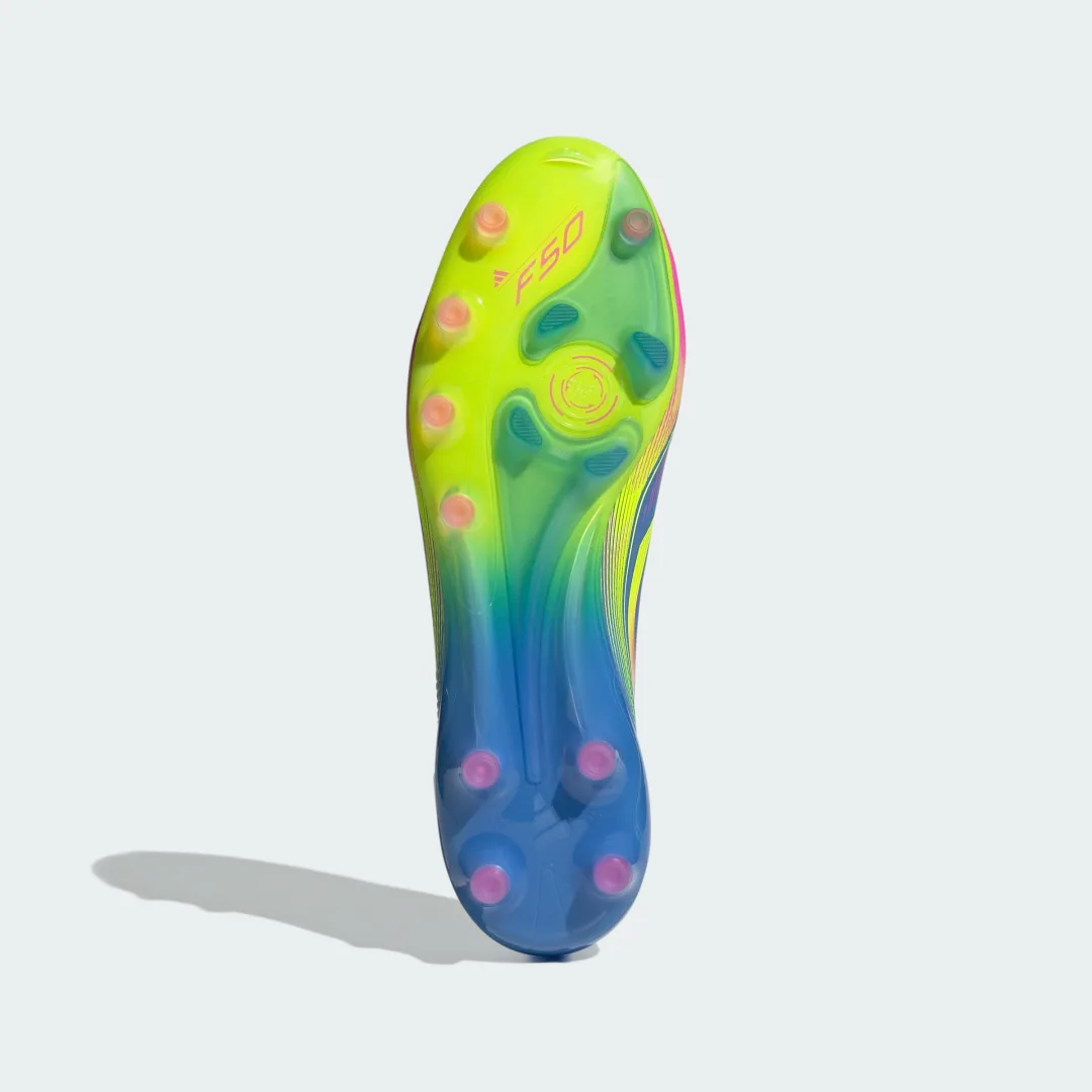 Detalle 2 de Adidas F50 Elite Laceless para césped artificial – Bota azul, control y ligereza sin cordones