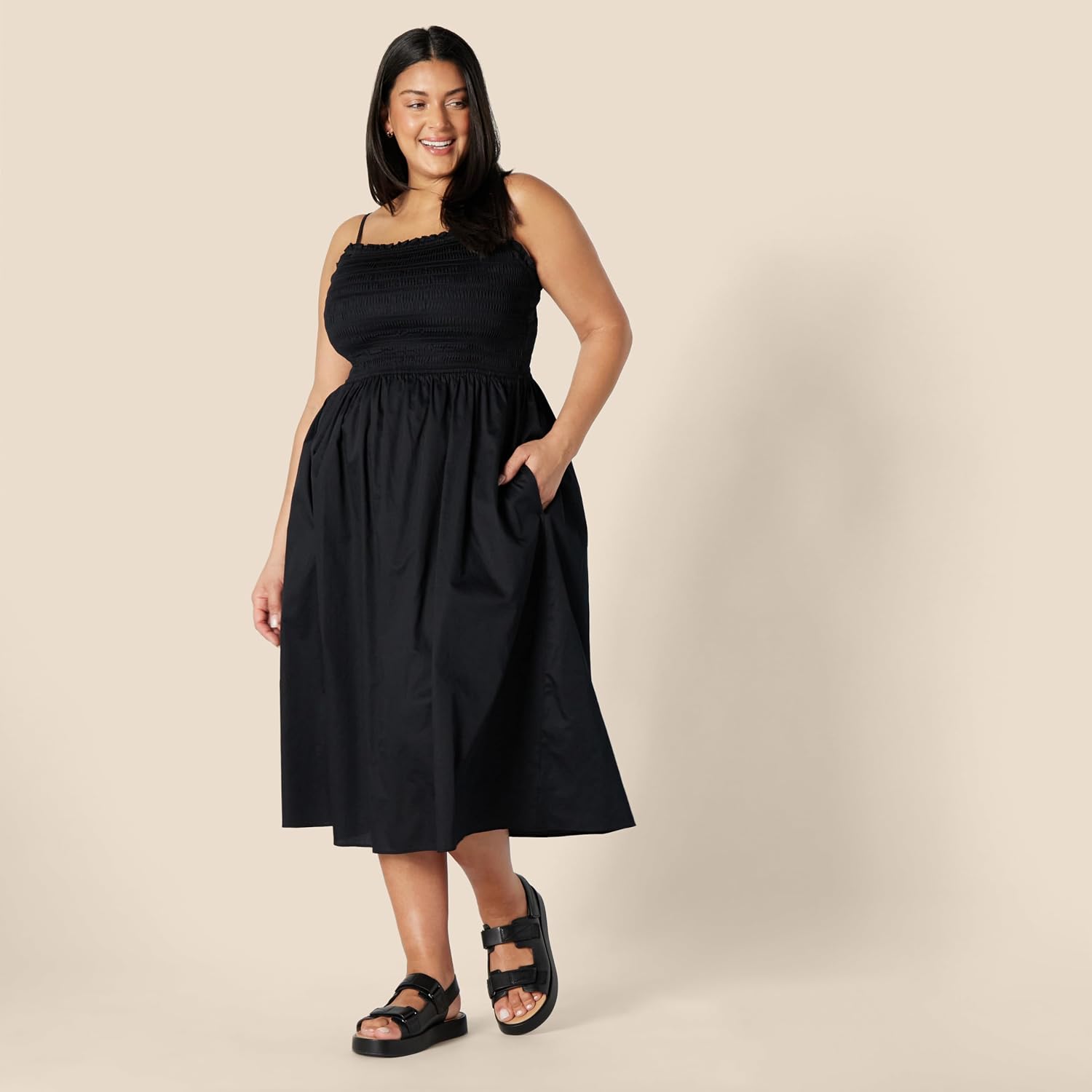 Thumbnail 5 de Amazon Essentials Women's Regular-Fit Cotton Sateen Smocked Bodice Midi Dress