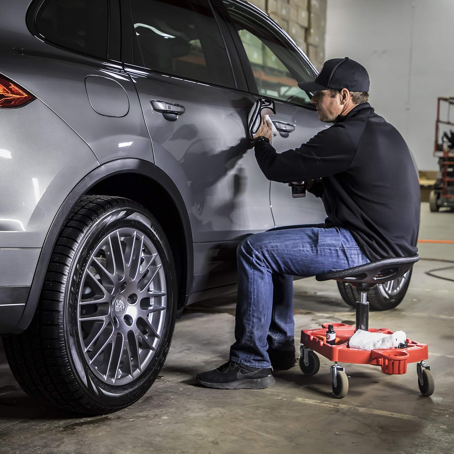 Detalle de Adam's Polishes Pro Rolling Stool: Adjustable Car Detailing Stool with Underseat Storage