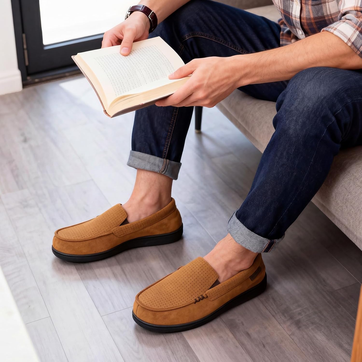 Thumbnail 1 de VeraCosy Men's Comfy Suede Memory Foam Moccasin Slippers with Sherpa Lining and Anti-Skid Sole
