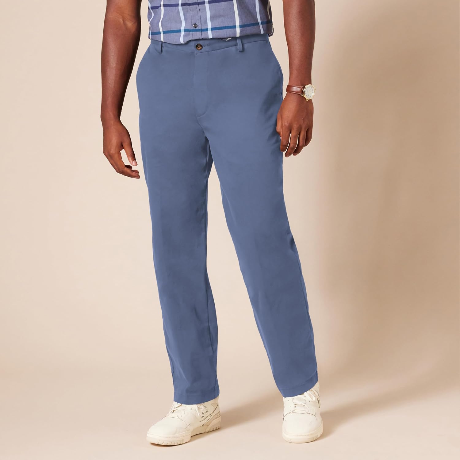Detalle 1 de Amazon Essentials Men’s Classic-Fit Wrinkle-Resistant Flat-Front Chino Trousers (Big & Tall)