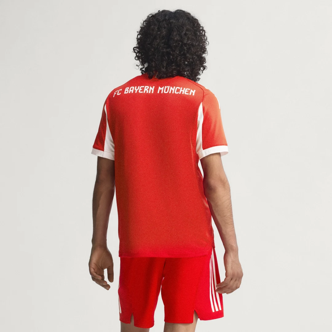 Detalle de Adidas FC Bayern 25/26 camiseta de fútbol