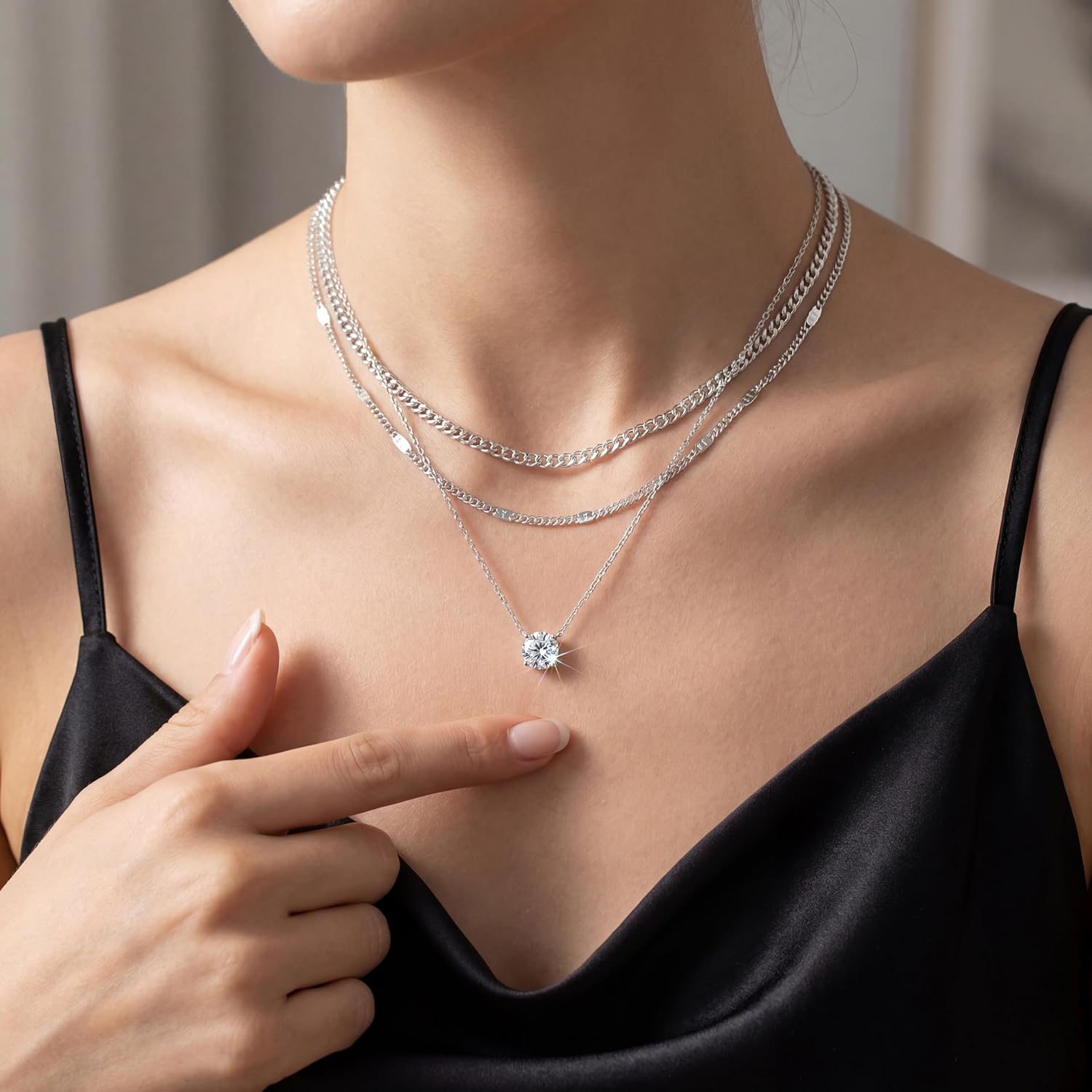 Detalle 2 de WomenGifts Layered Necklace Set with Cuban Choker and CZ Pendant