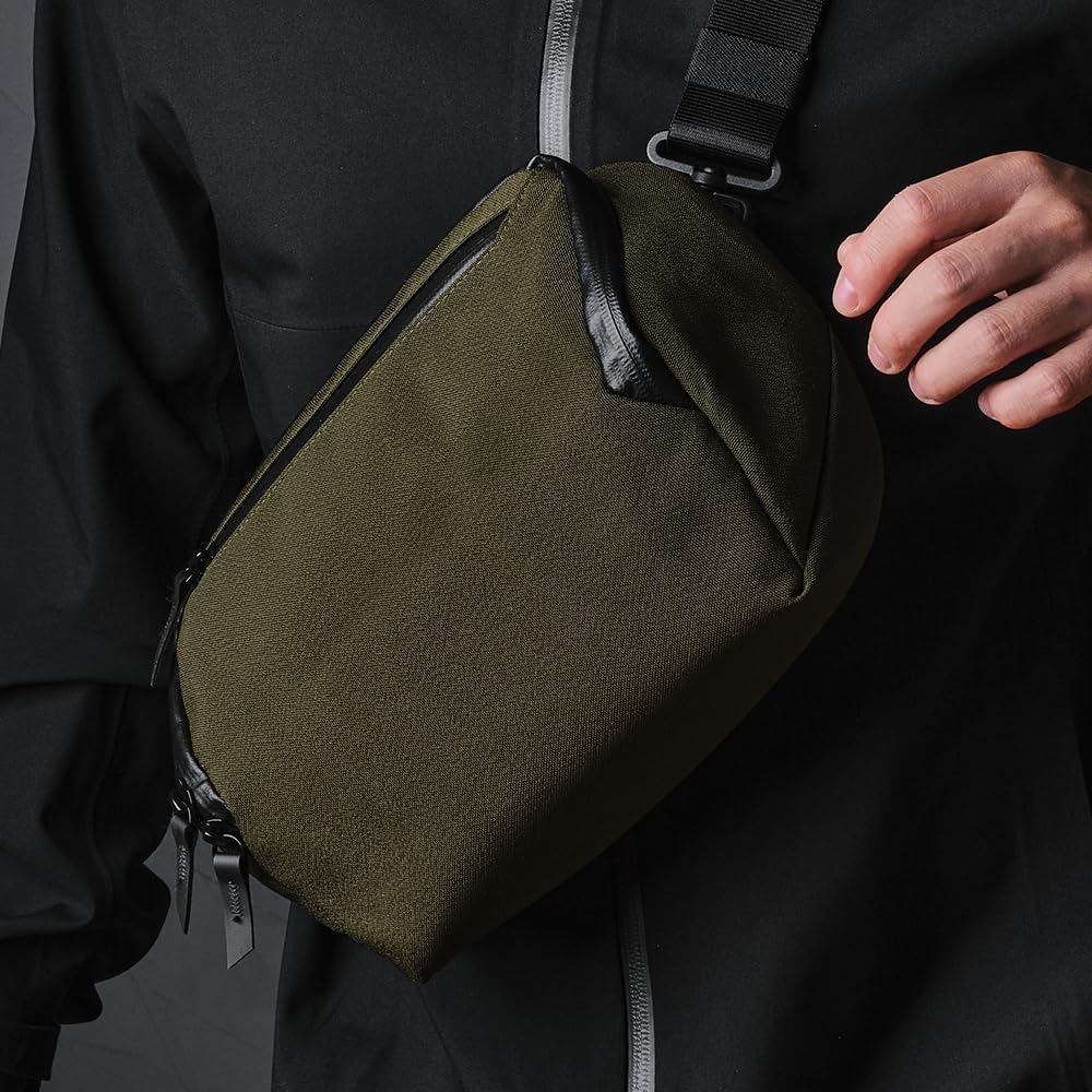 Detalle de ALPAKA Tech Organizer – 3,5 L, Sac Bandoulière EDC avec housse tablette et organisation modulable