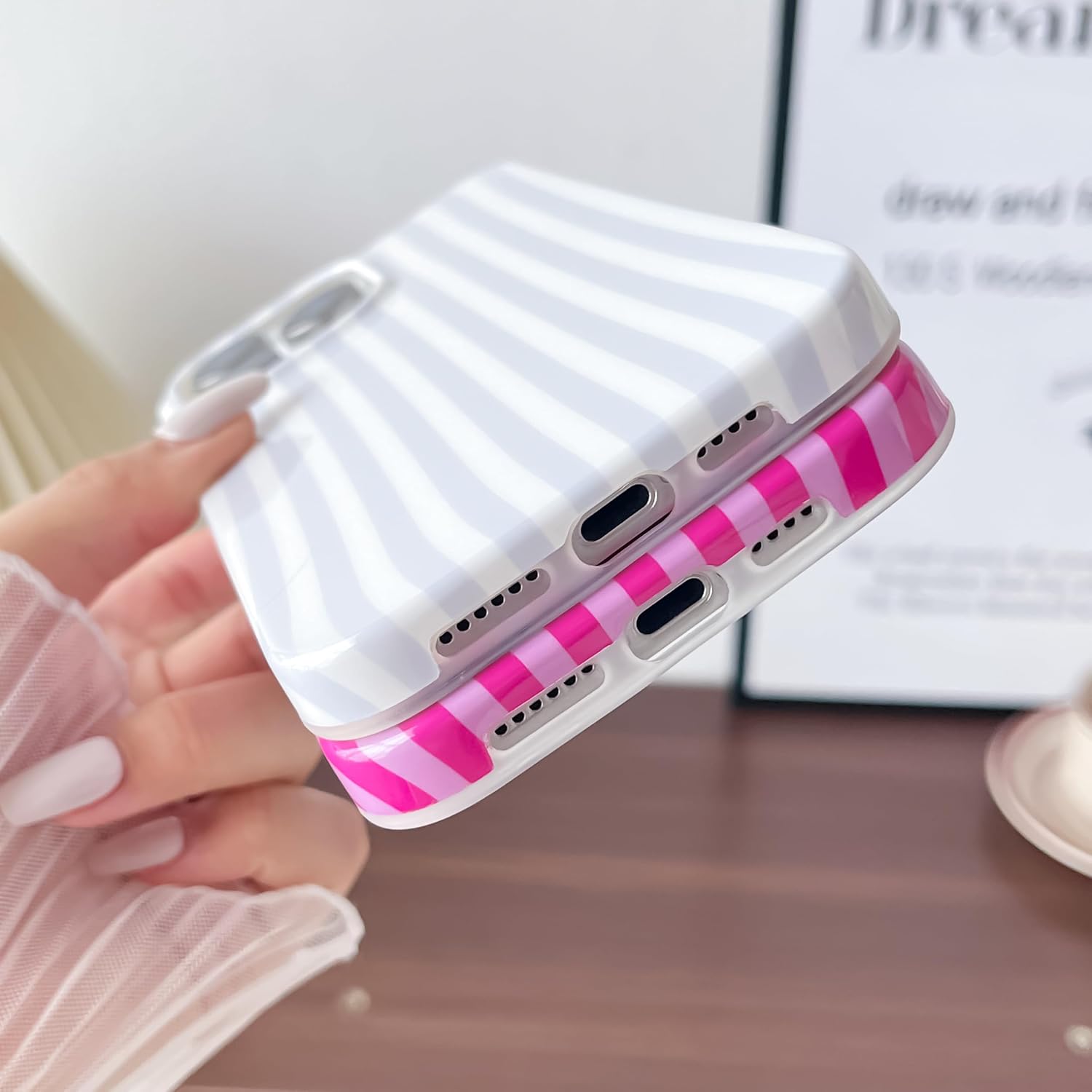 Detalle de Yeddabox Striped TPU Case for iPhone 16 Pro Max, Blue and White