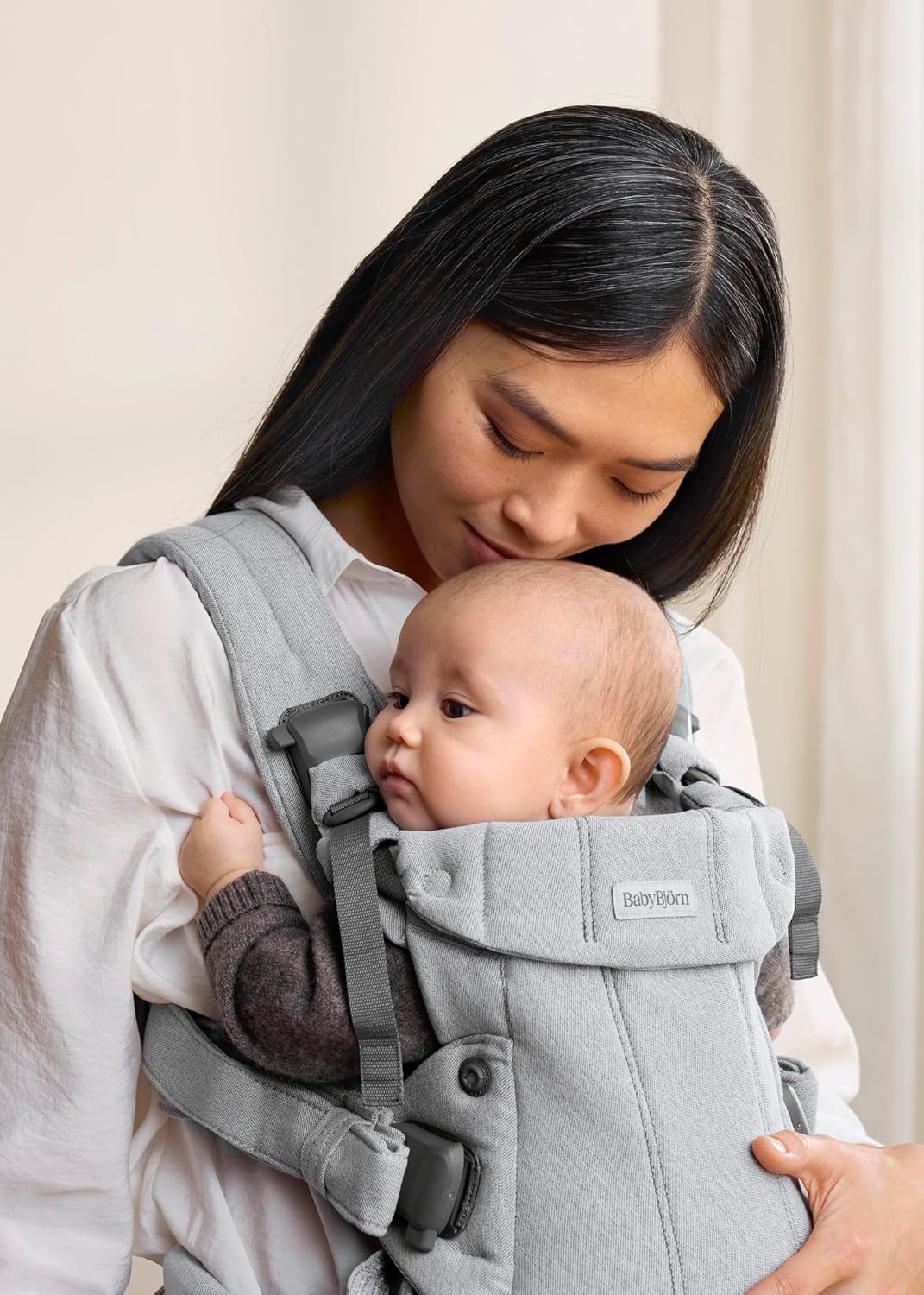 Detalle de BabyBjörn Harmony Marsupio in Tessuto Mélange Grigio Chiaro — comfort 0–3 anni