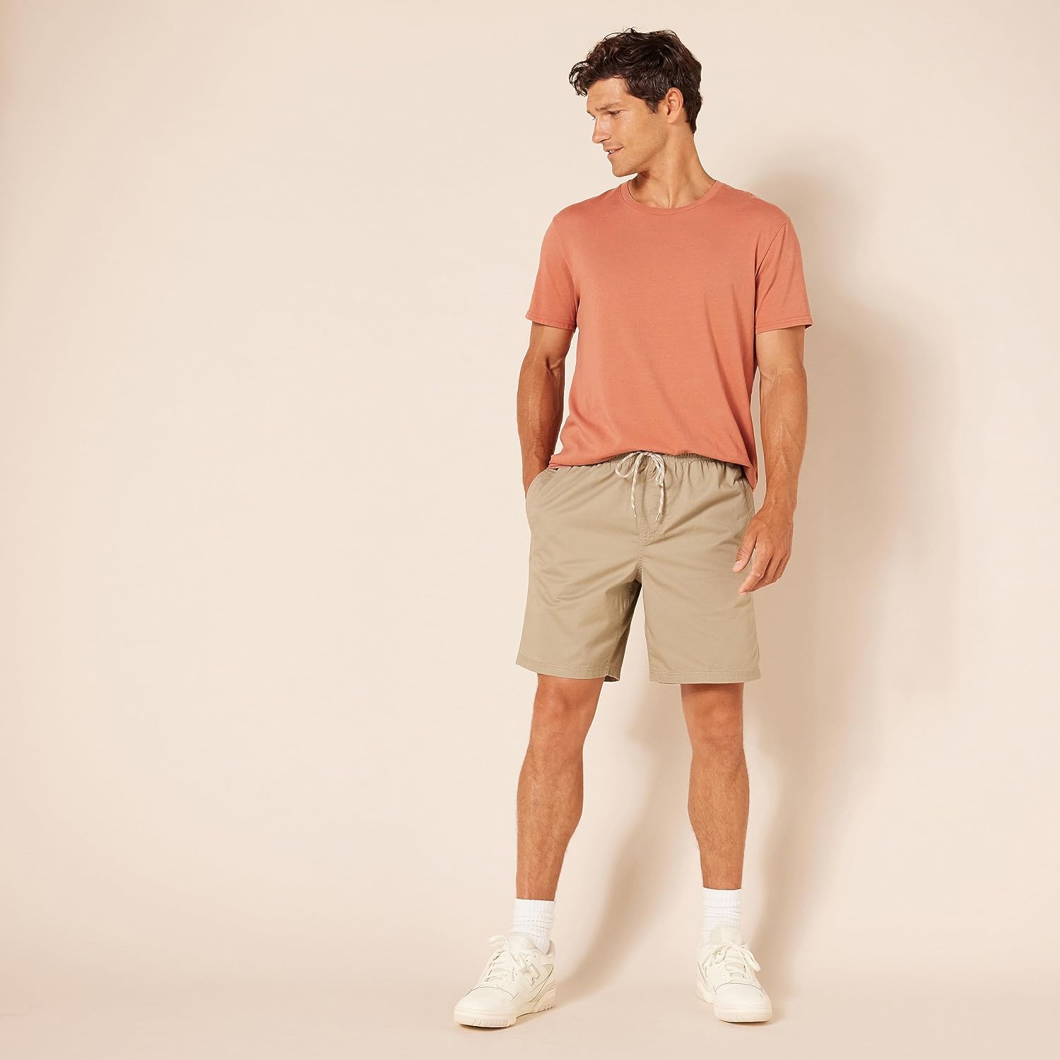 Thumbnail 2 de Amazon Essentials Herren Relaxed-Fit-Wandershorts mit Kordelzug, 20 cm In Übergröße