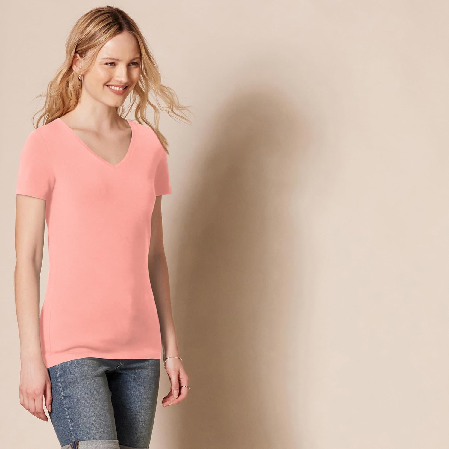 Thumbnail 1 de Amazon Essentials Women's Regular-Fit Short-Sleeve T-Shirt (Crewneck and V-Neck) Multipacks