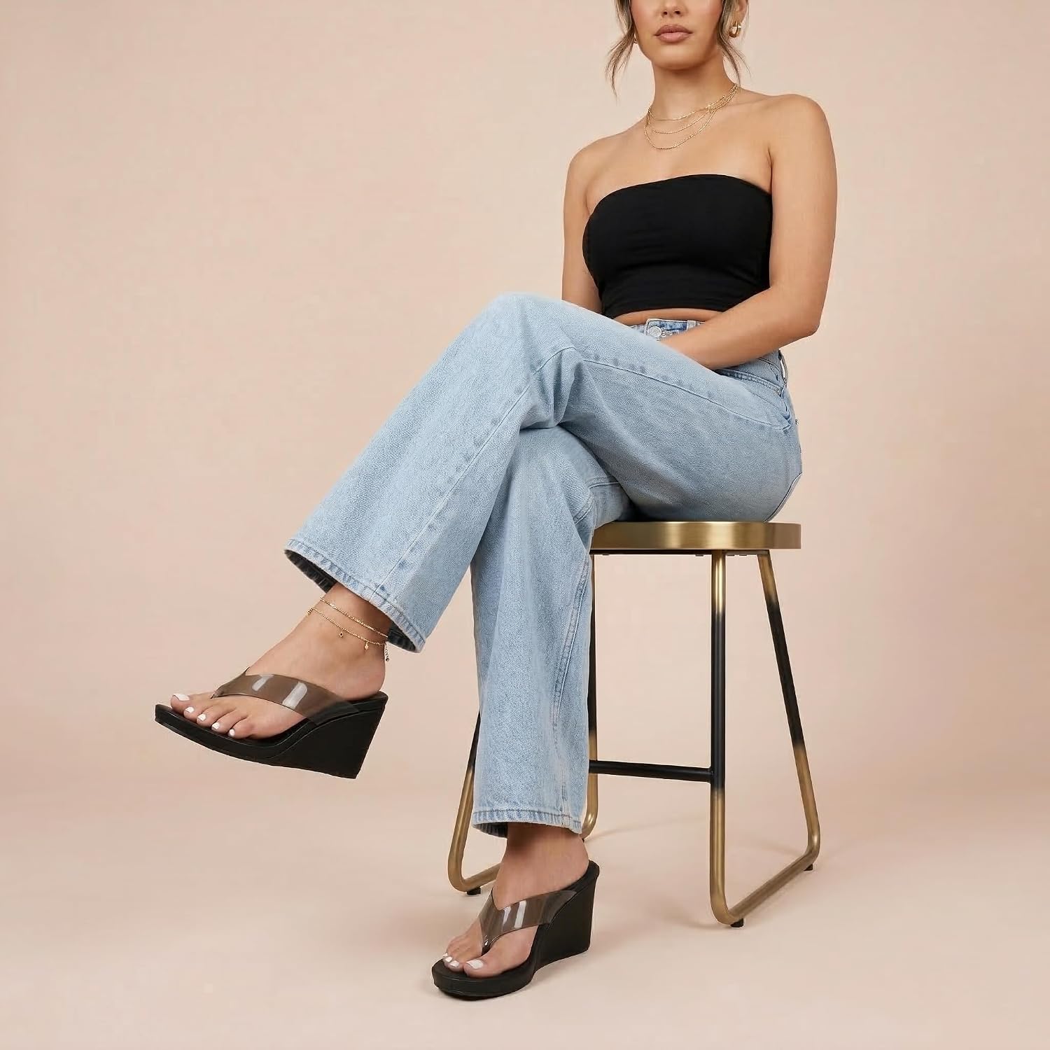 Detalle de CUSHIONAIRE Bera Platform Thong Womens Sandals