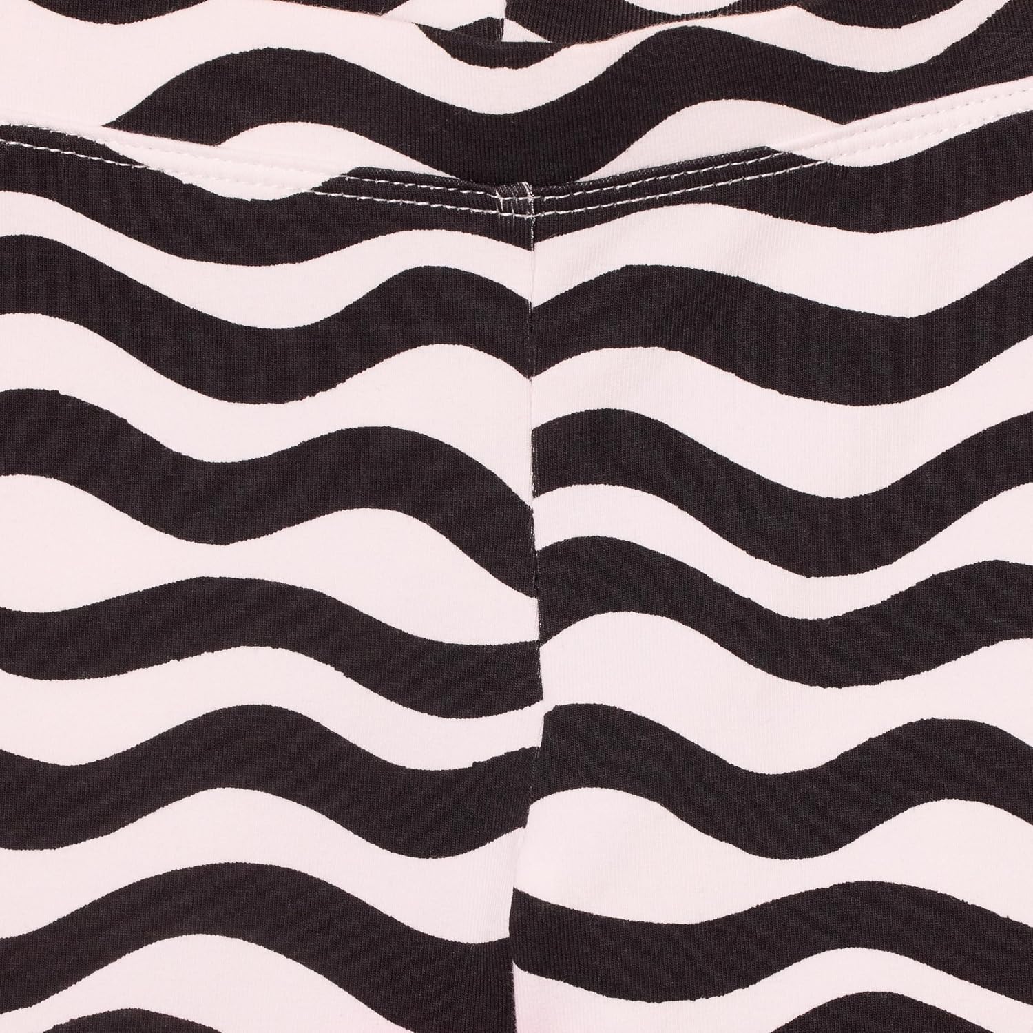Detalle de Amazon Essentials Girls and Toddlers' Midi Cycling Shorts (5-Pack) – Previously Spotted Zebra