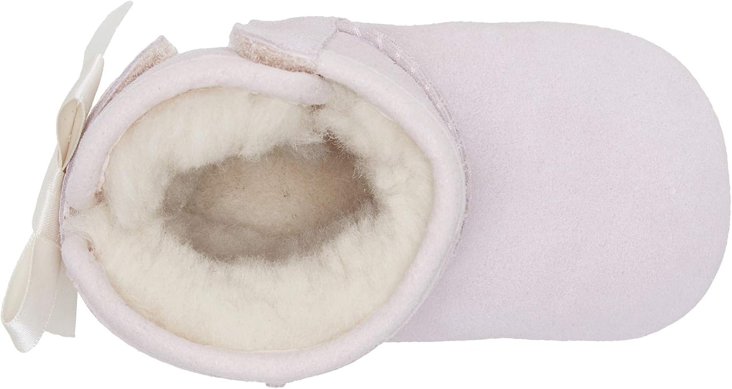 Detalle de UGG Infant Bootie and Beanie Set in Suede