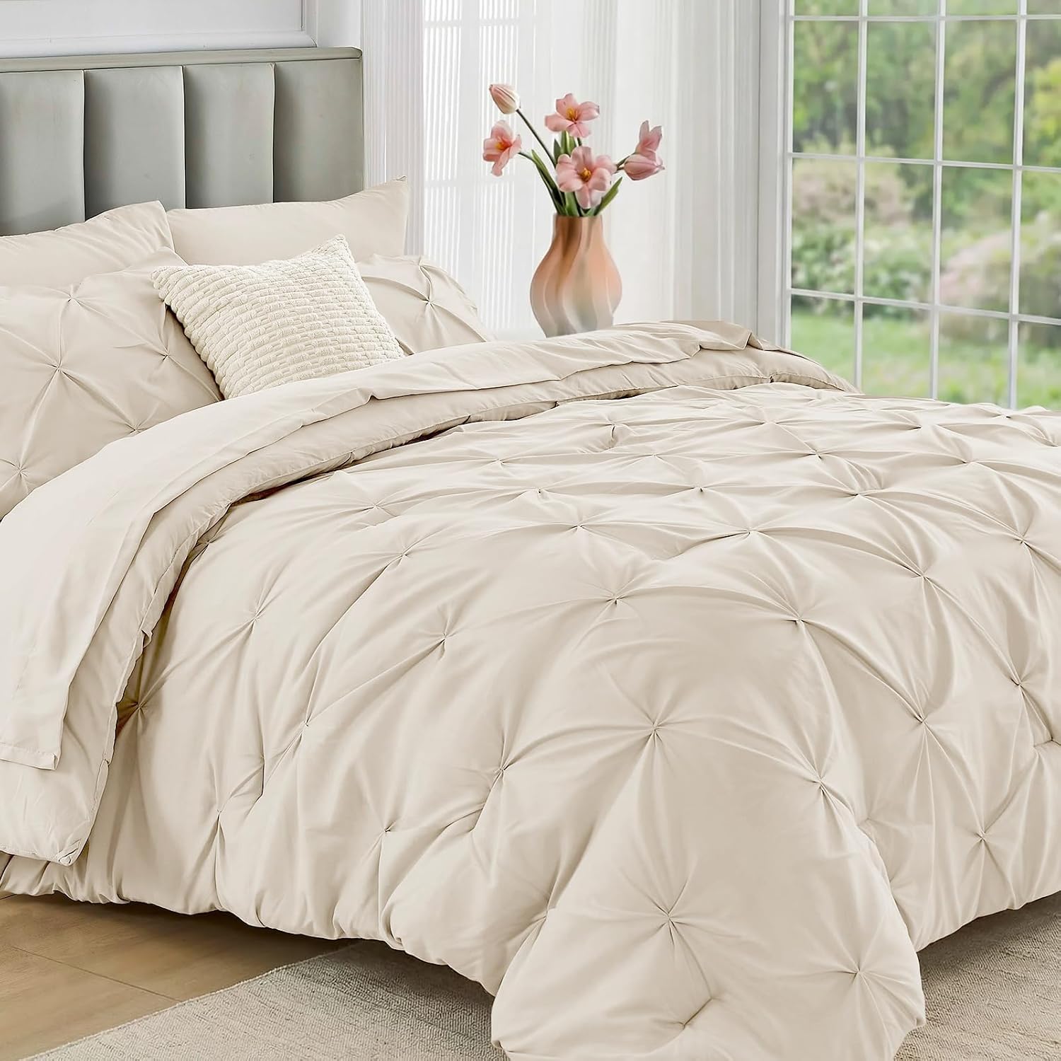 Detalle de JOLLYVOGUE Queen Comforter Set (7-Piece Bed in a Bag) - Pintuck Design, Beige