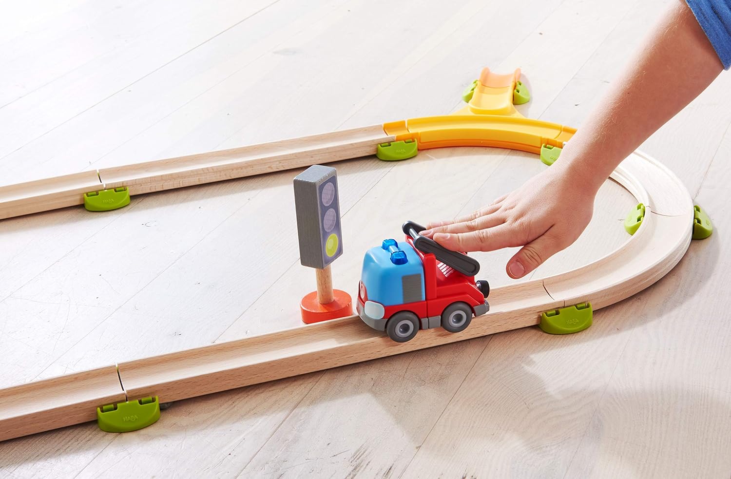 Thumbnail 2 de HABA 303844 Kullerbü – Feuerwehr-Leiterwagen: Motorikspielzeug für 2–8 Jahre