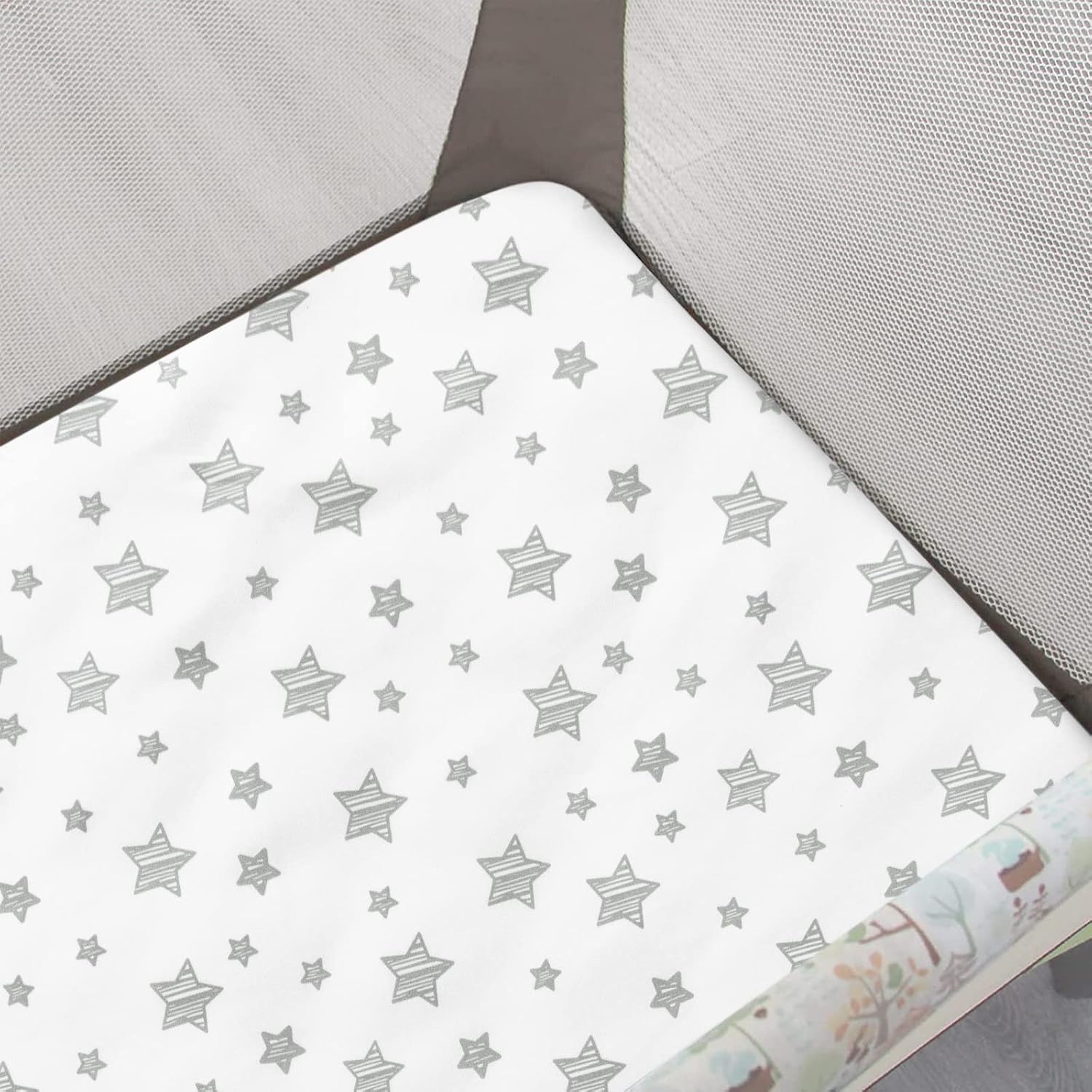 Detalle 2 de Moonsea Mini Crib and Playard Fitted Sheets, 2-Pack, Grey and White Stars