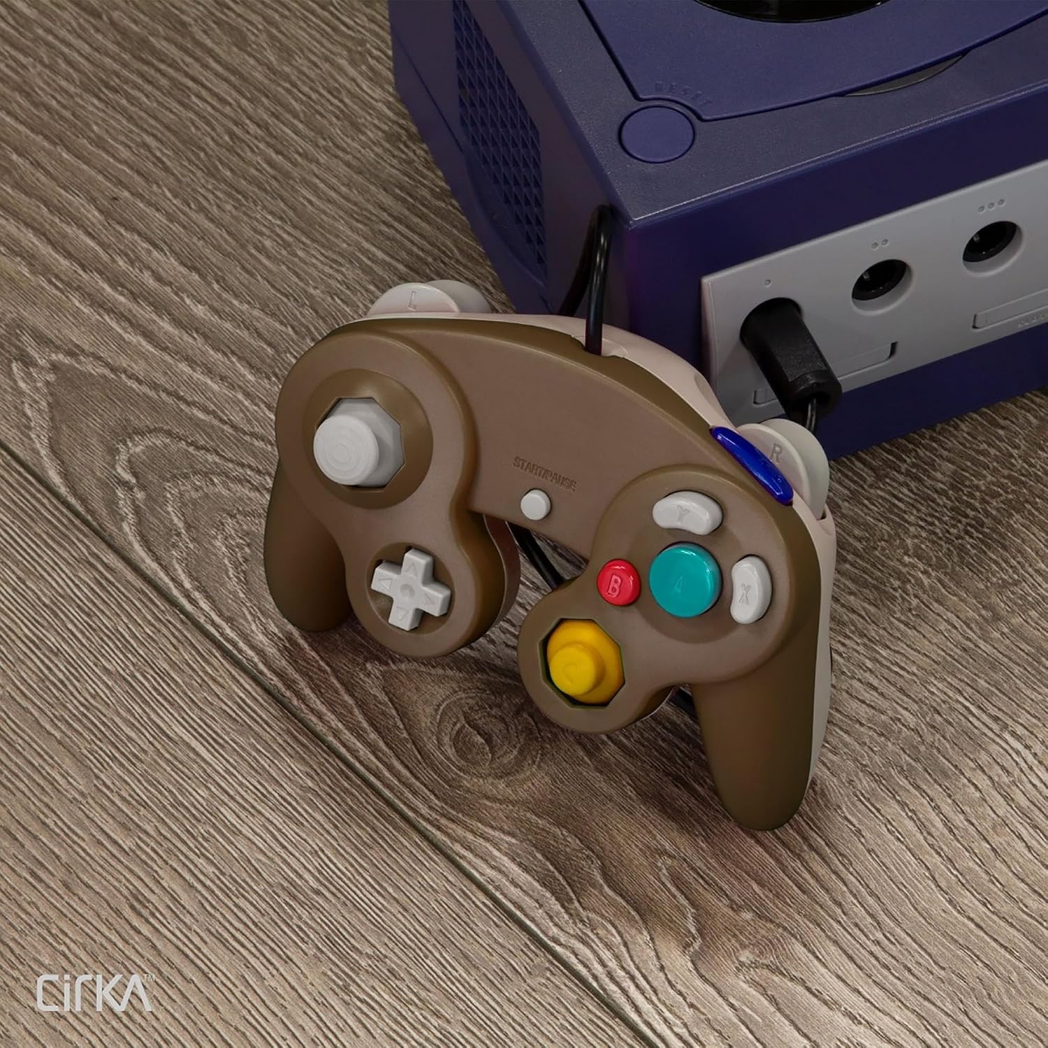 Detalle de Cirka Wired GameCube Controller for GameCube (GC) / Wii — Brown Beige