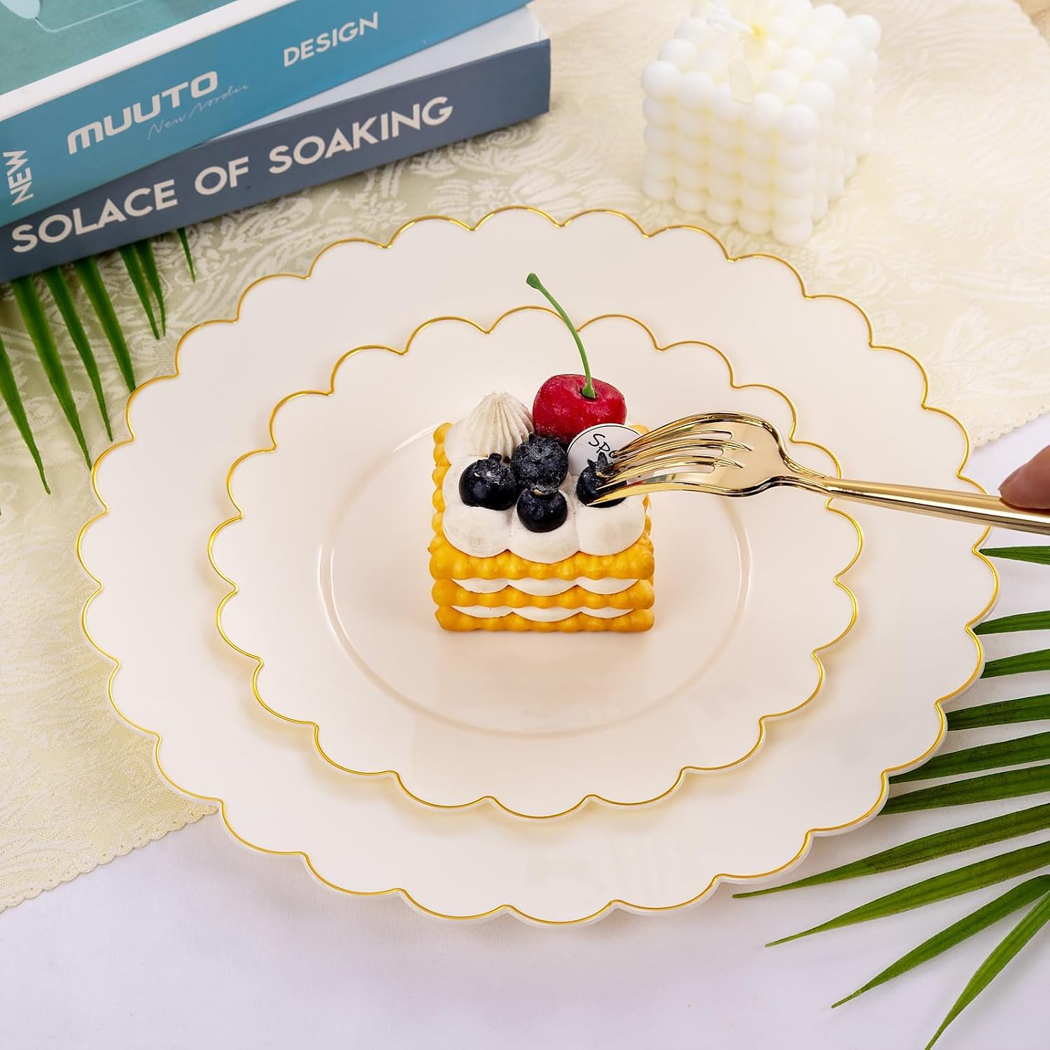 Thumbnail 6 de LIYH 60 Pcs Ivory and Gold Scalloped Plastic Plates – Disposable Dinner & Dessert Plates Set