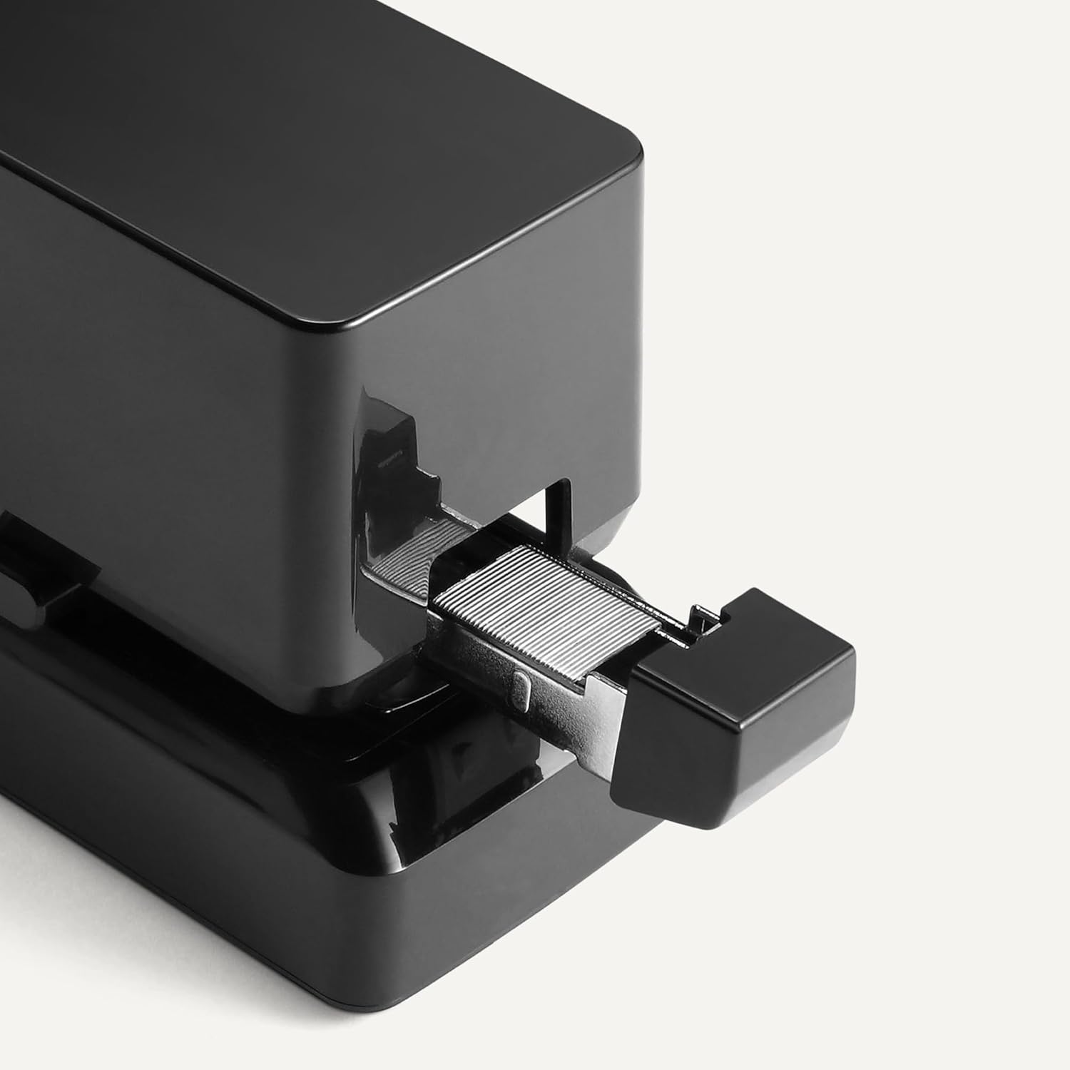 Thumbnail 2 de Amazon Basics Electric Automatic Stapler for Desk