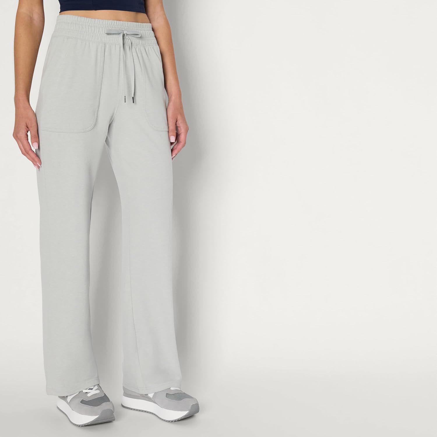 Thumbnail 1 de Amazon Essentials Women’s Relaxed Fit Athletic Soft Performance Stretch Tracksuit Bottoms
