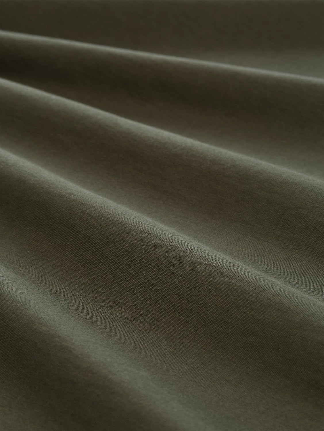 Detalle 2 de Tom Tailor Herren T-Shirt aus Baumwolle mit Logo-Print – Kurzarm, Passform und Tragekomfort