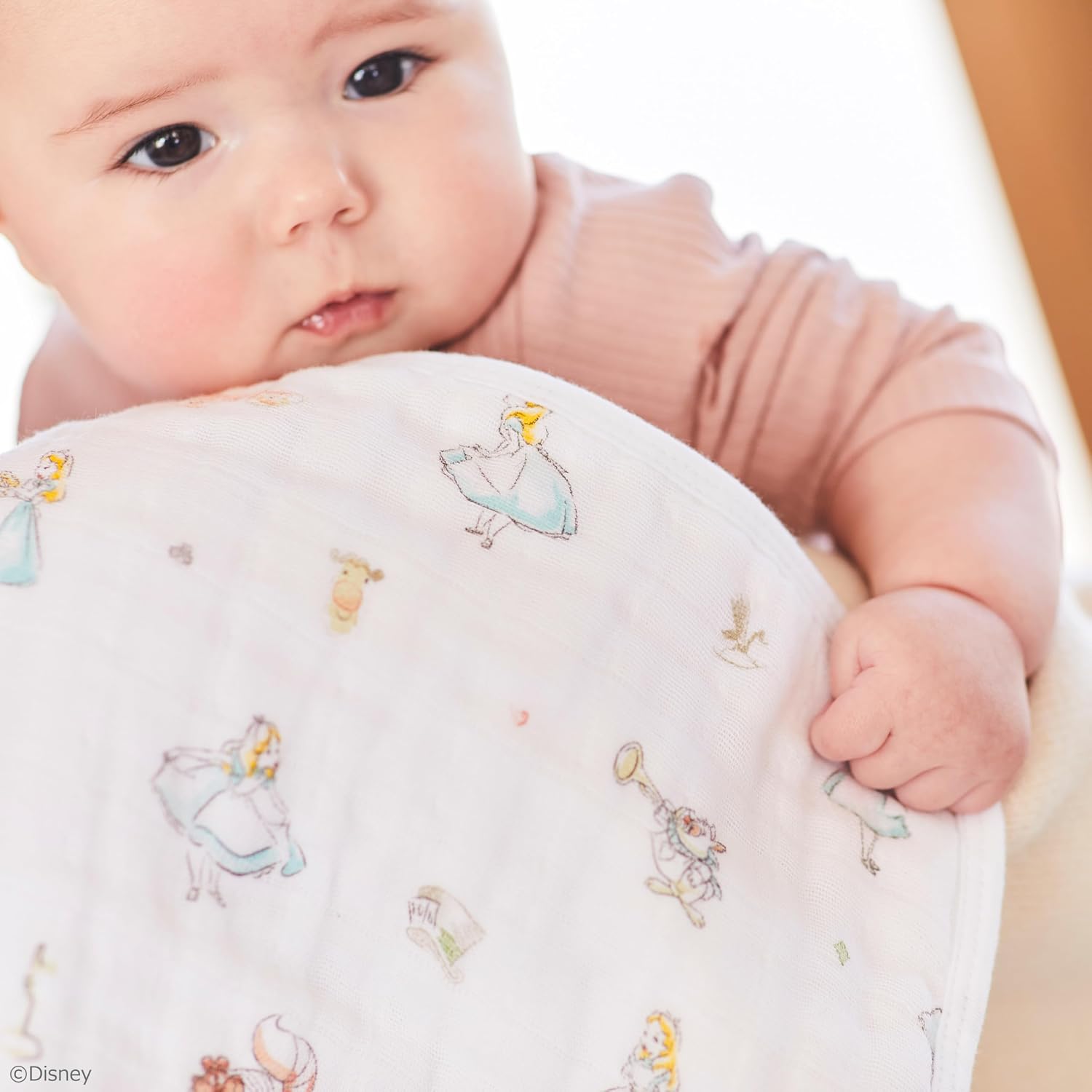 Detalle 2 de aden + anais WCADABDAWCC30013DI ガーゼタオル 3枚セット 30×30cm アリス柄