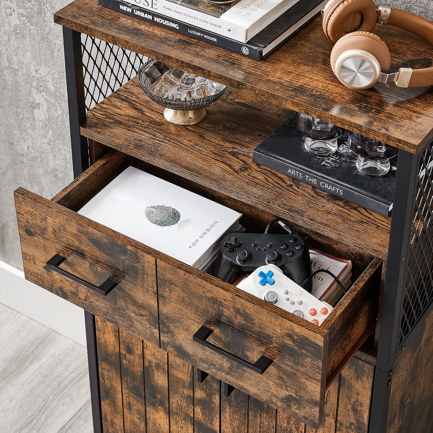 Detalle 2 de VASAGLE DAXTON Collection LSC261B01 Storage Cabinet with Louvered Doors