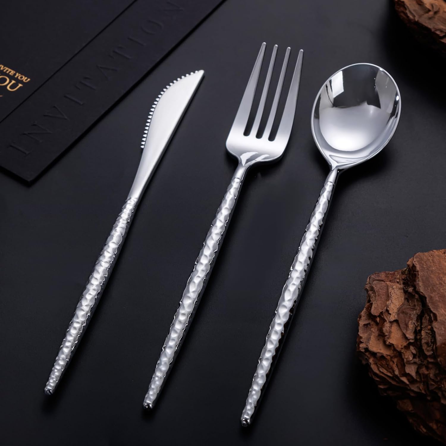 Detalle 2 de SUT 150PCS Silver Plastic Silverware Set with Hammered Finish