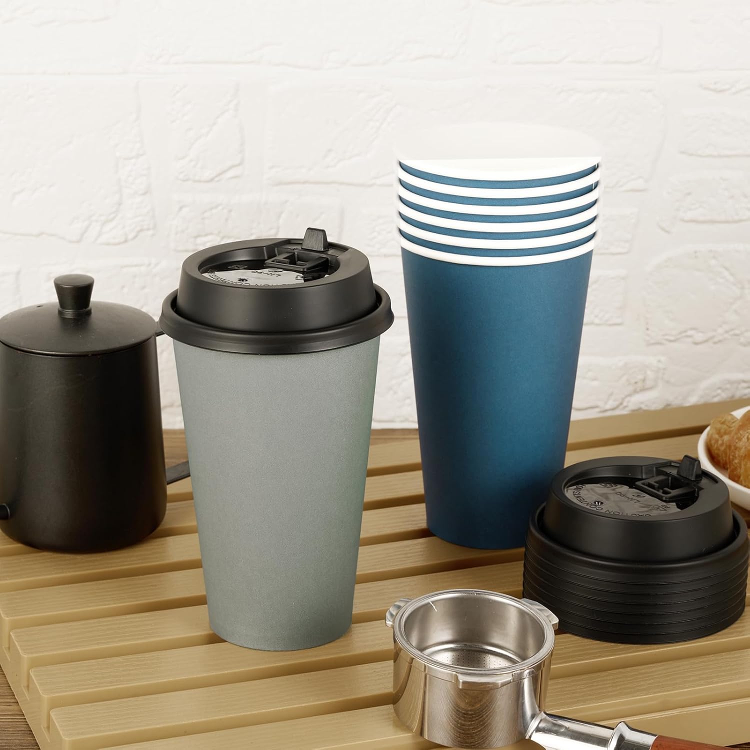 Detalle de LITOPAK 100-Pack 16 oz Disposable Paper Coffee Cups with Lids (Blue/Gray)