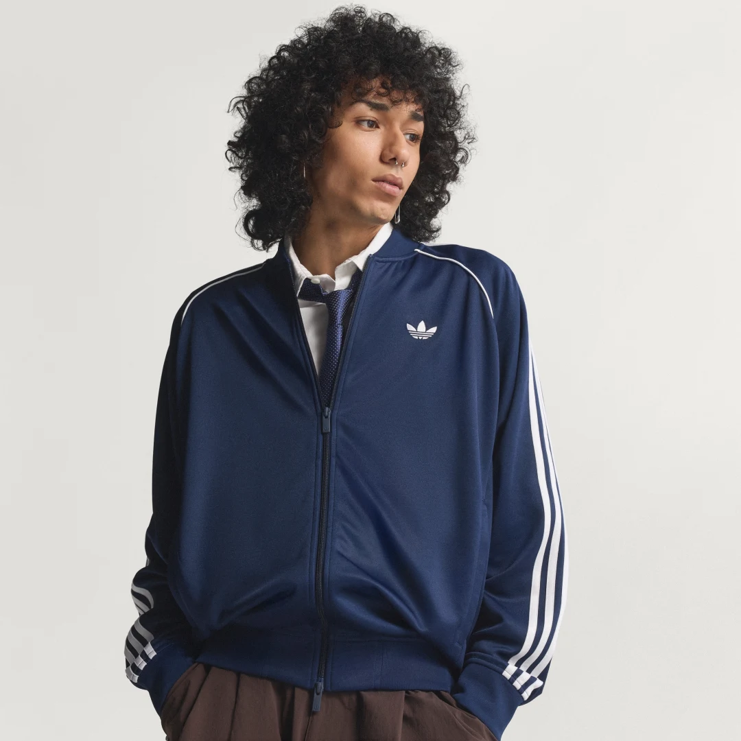 Detalle de Adidas Chaqueta Deportiva Holgada SST Adicolor Classics – Azul