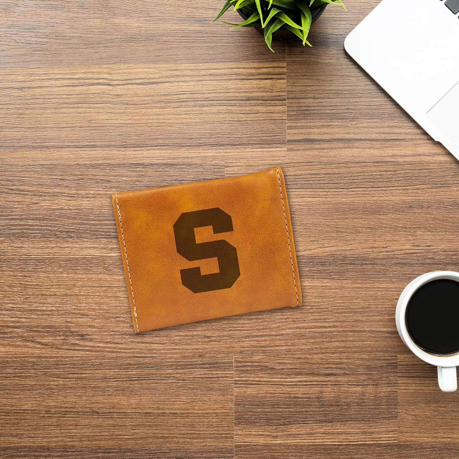 Detalle de NCAA Rico Industries Laser Engraved Trifold Wallet (Men’s Brown Tri-Fold)