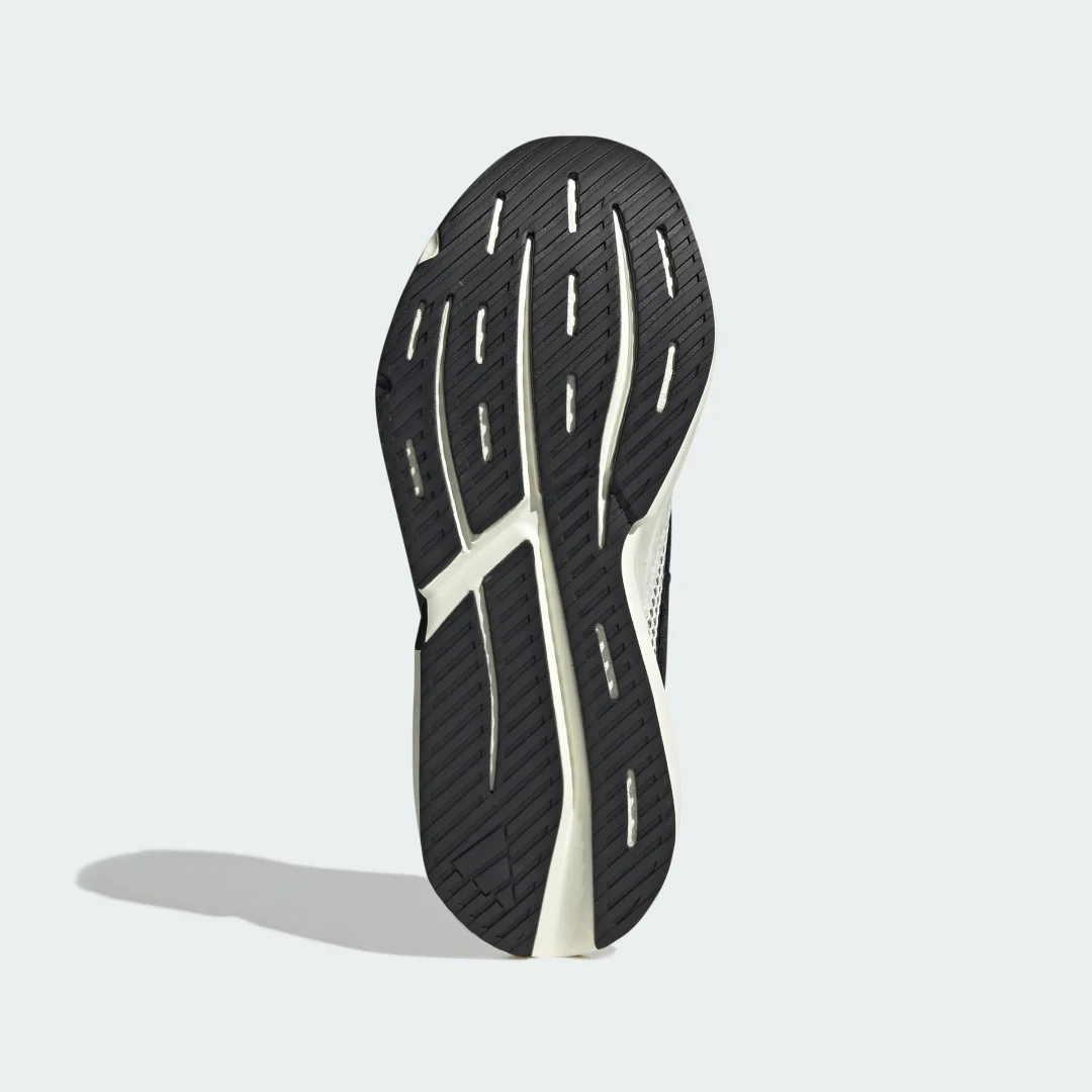 Detalle de ZAPATILLA LIGHTBLAZE de Adidas – Blanqueada y versátil para el día a día
