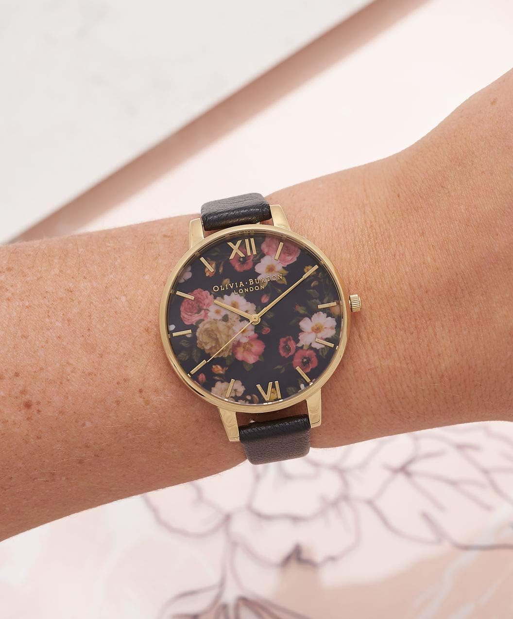 Detalle 2 de Olivia Burton OB14WG01 : Montre analogique femme à quartz avec bracelet en cuir noir