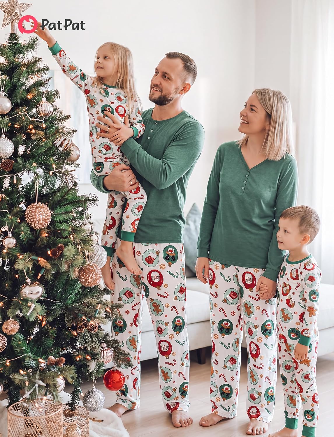 Detalle de PATPAT Family Christmas Pajamas, Henley Neck