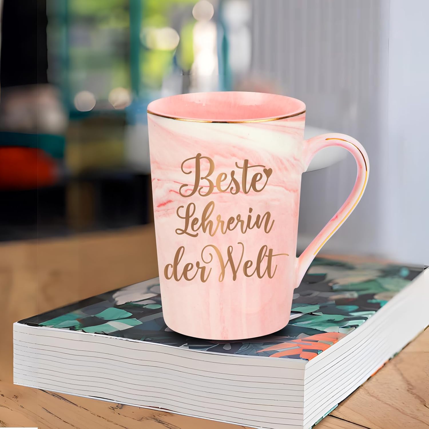 Detalle de Diztoud Lehrerin Geschenk – Keramik-Kaffeetasse 400 ml in Rosa mit Deckel, Löffel und Geschenkbox