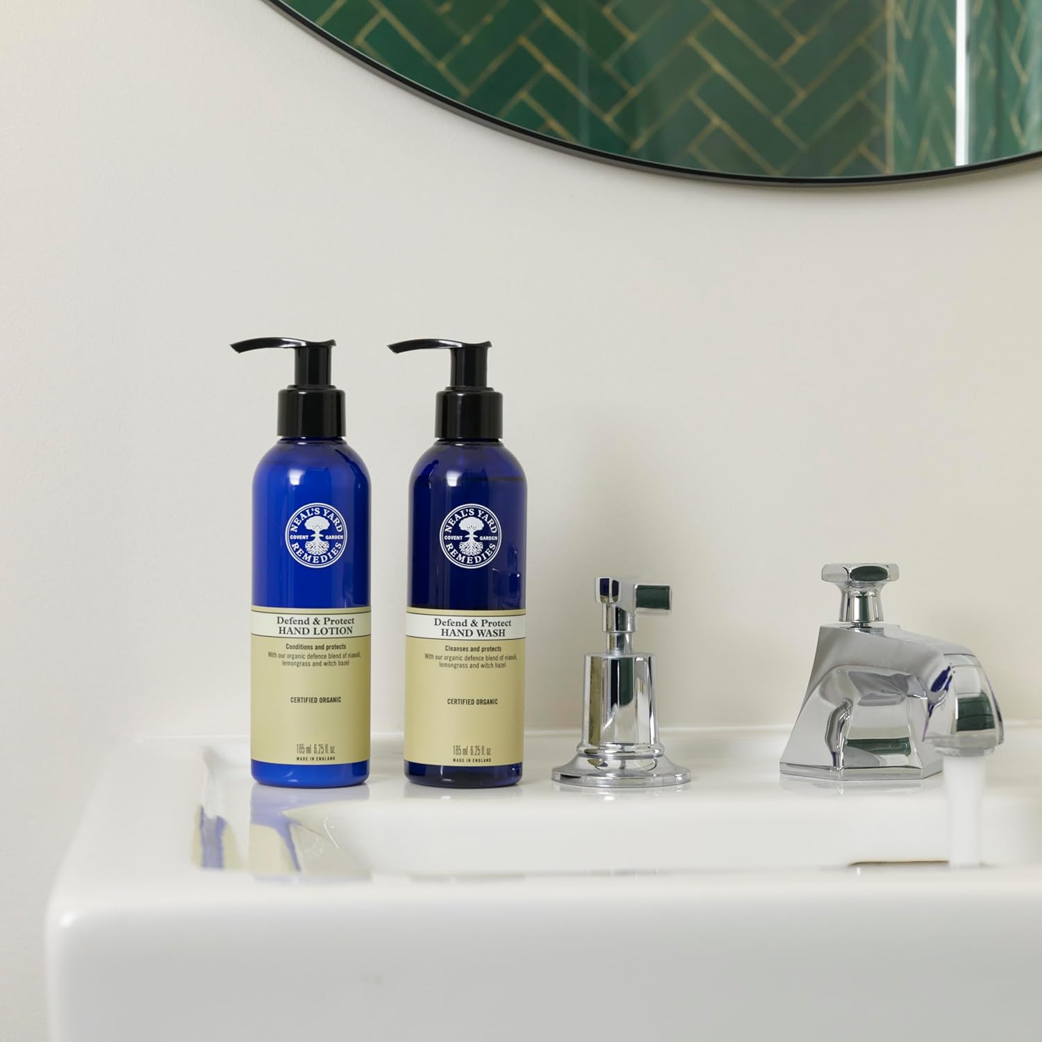 Detalle 2 de Neal's Yard Remedies Defend And Protect Hand Wash – Organic Defence Blend, Vegan, 185ml