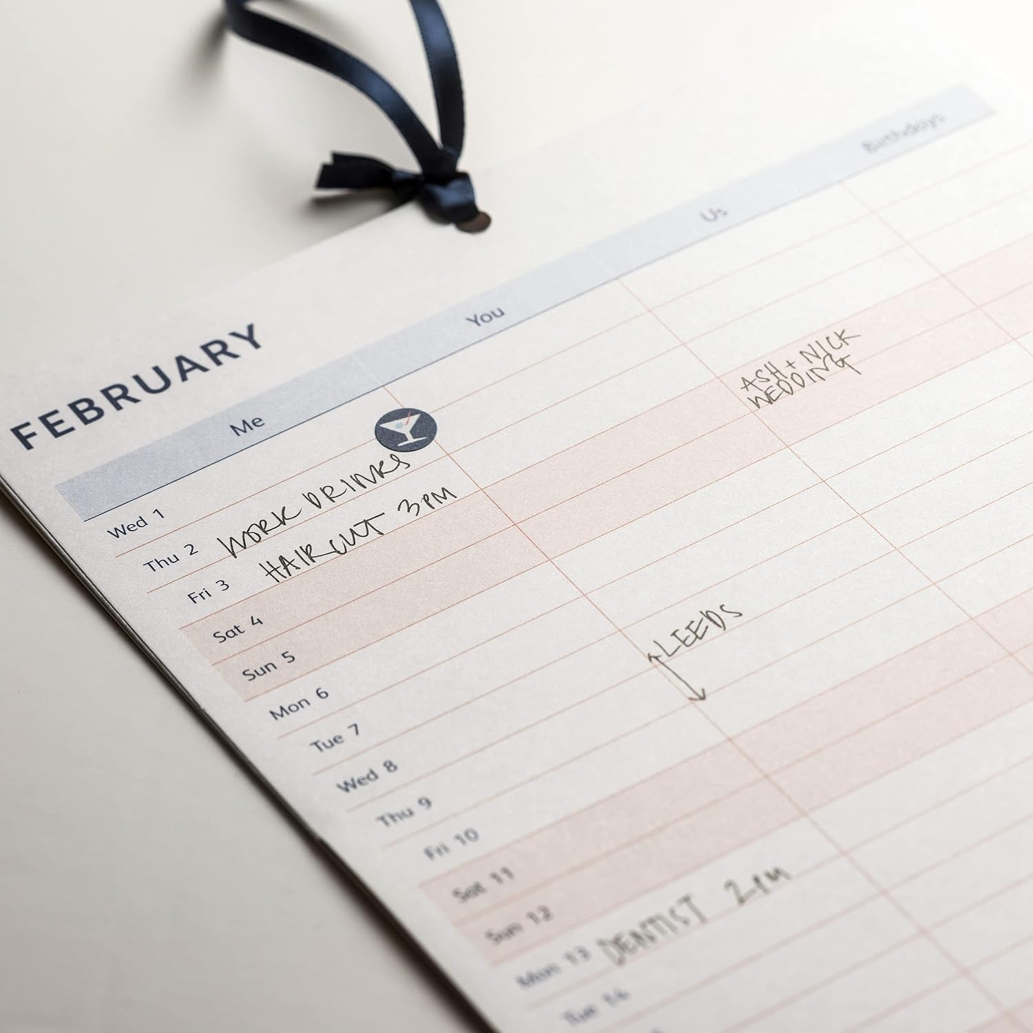 Detalle 2 de Busy B 2026 Wall Calendar for Couples 2026 ๐